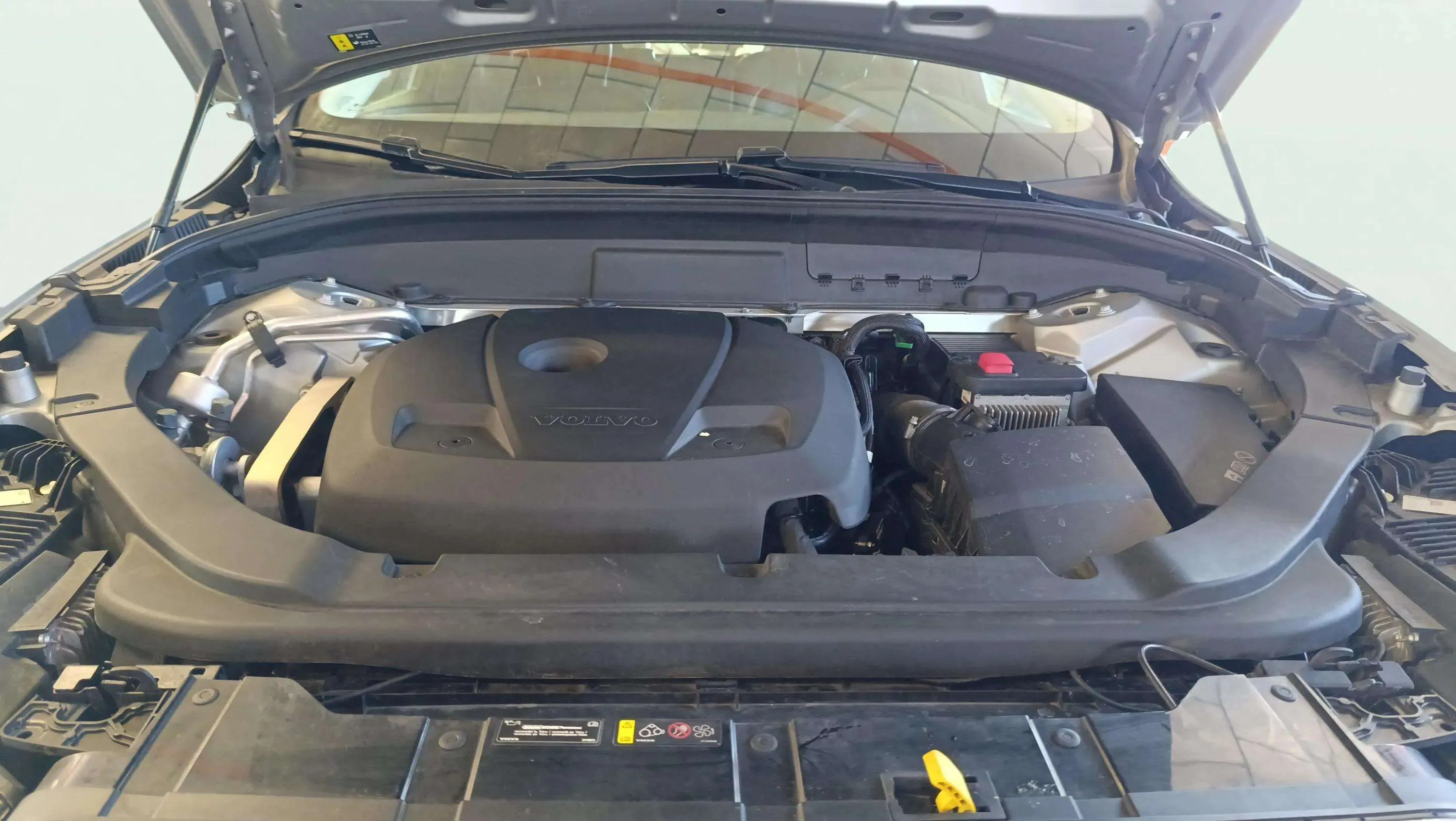 Volvo XC60 2.0 T4 Momentum - foto 31