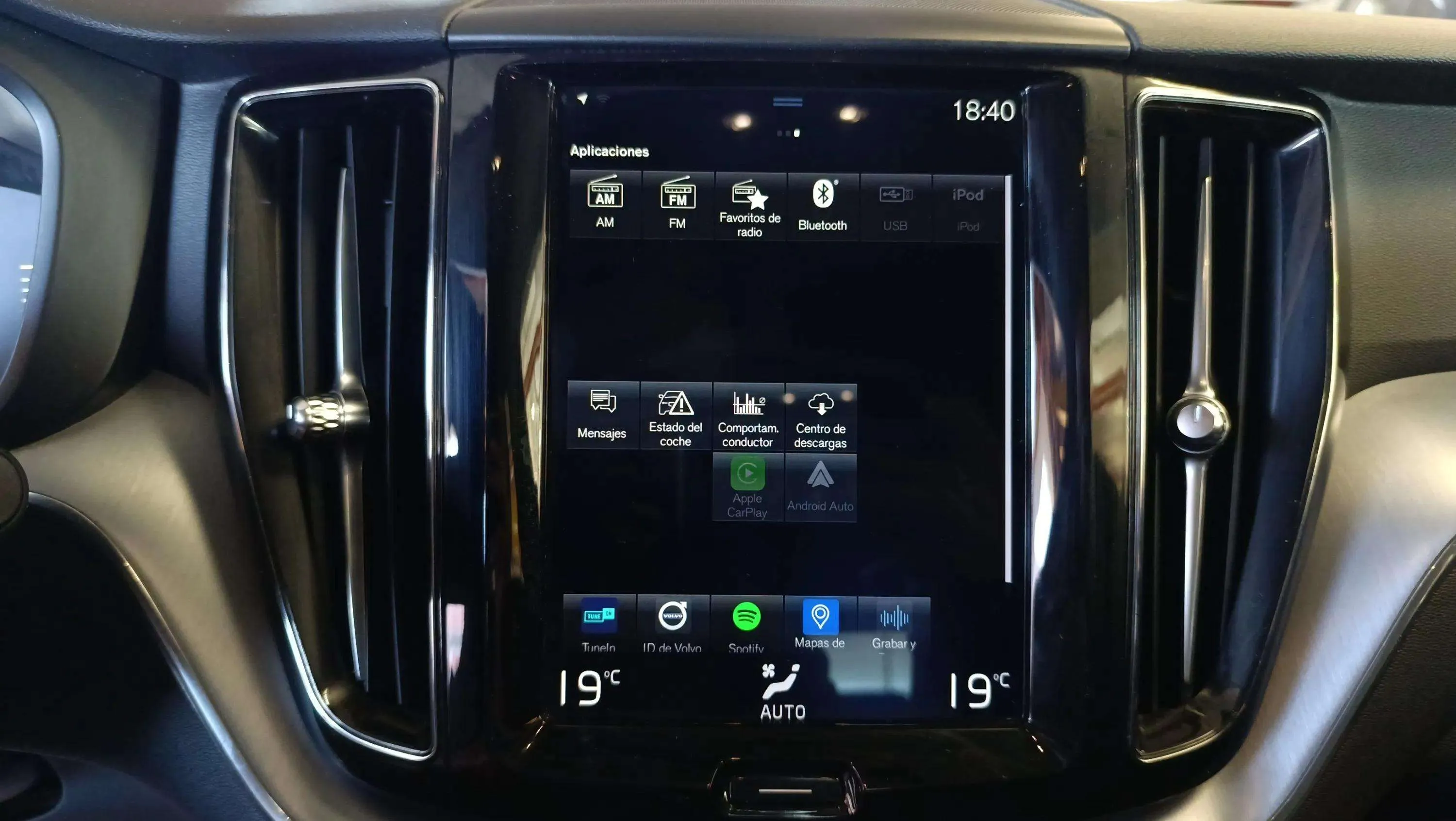 Volvo XC60 2.0 T4 Momentum - foto 18