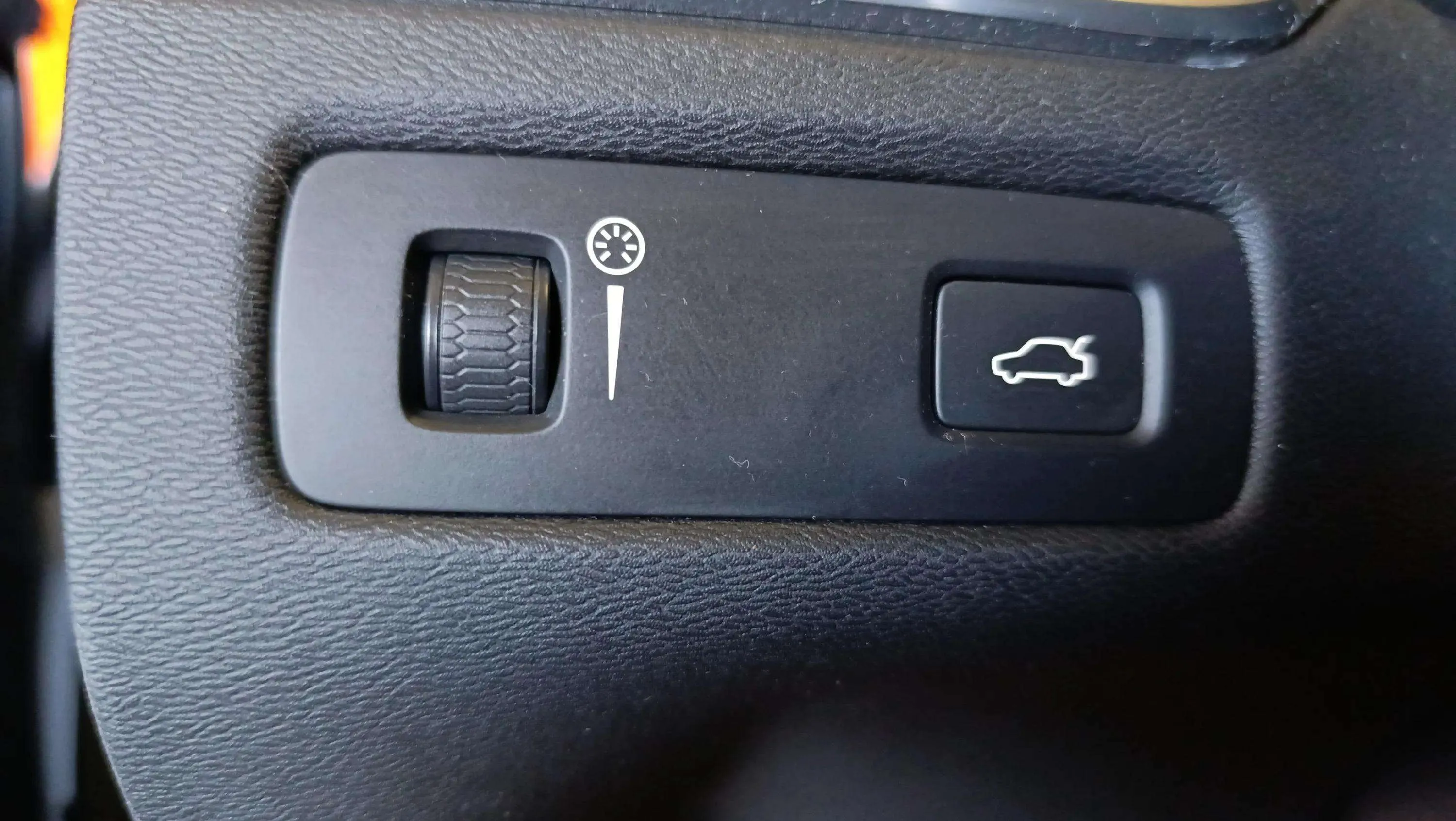 Volvo XC60 2.0 T4 Momentum - foto 24