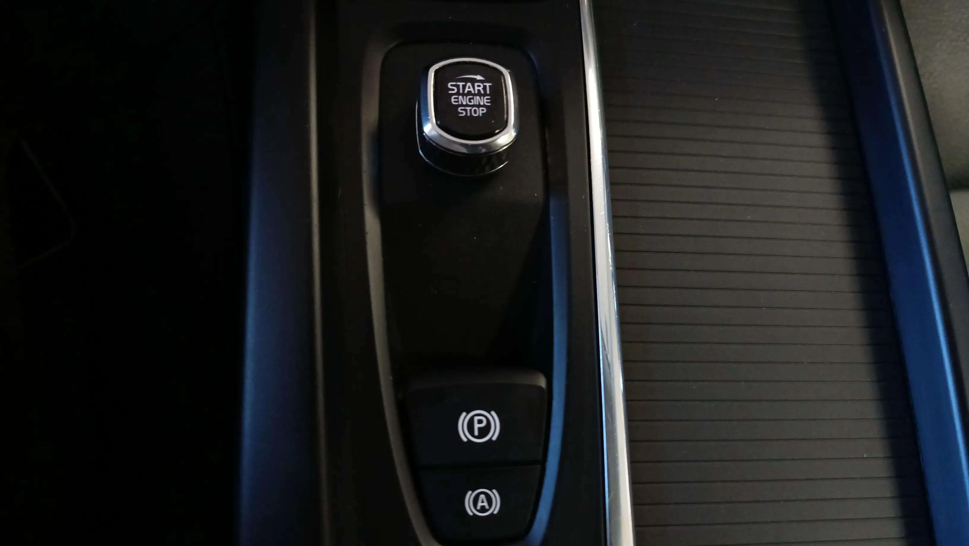 Volvo XC60 2.0 T4 Momentum - foto 23