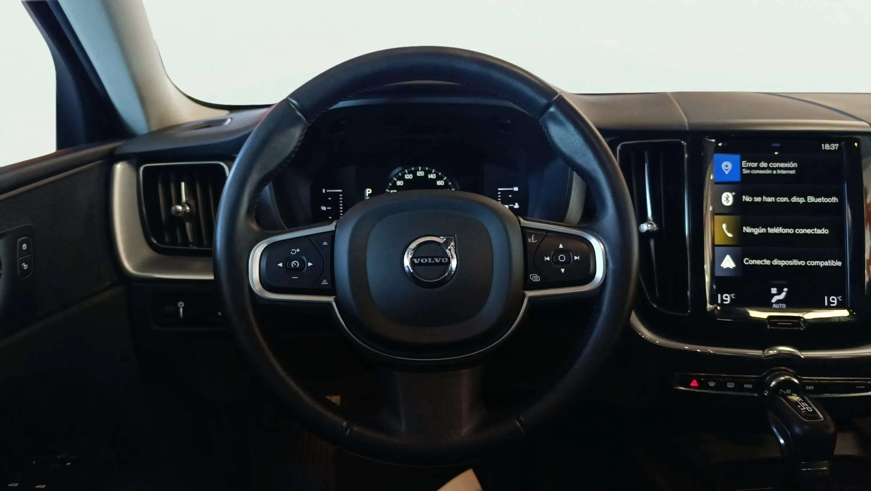 Volvo XC60 2.0 T4 Momentum - foto 10