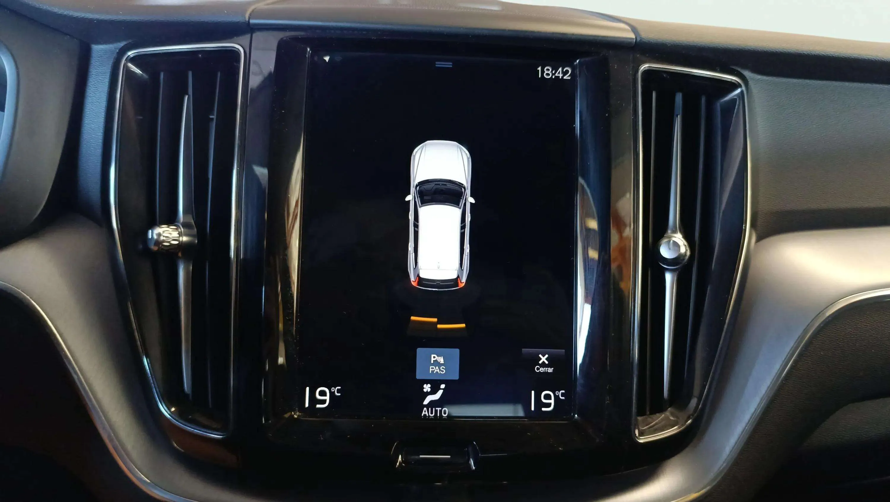 Volvo XC60 2.0 T4 Momentum - foto 19