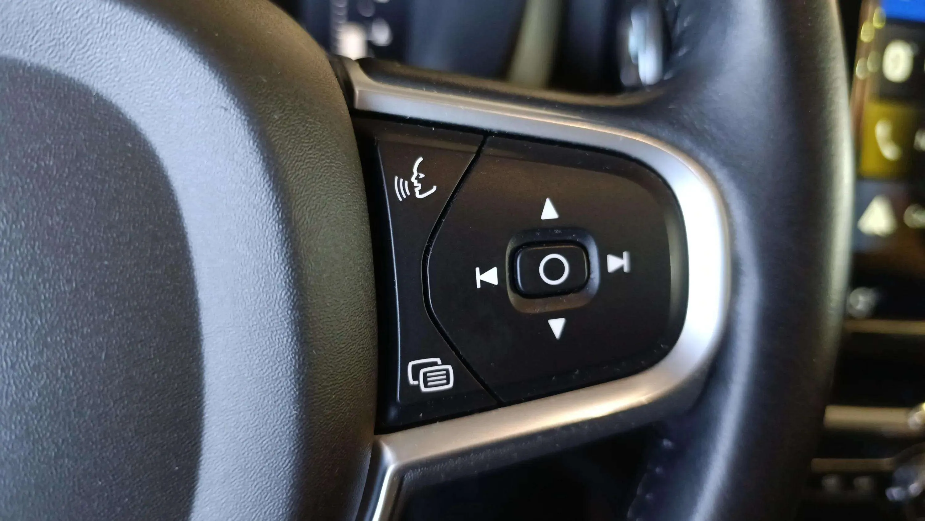 Volvo XC60 2.0 T4 Momentum - foto 13