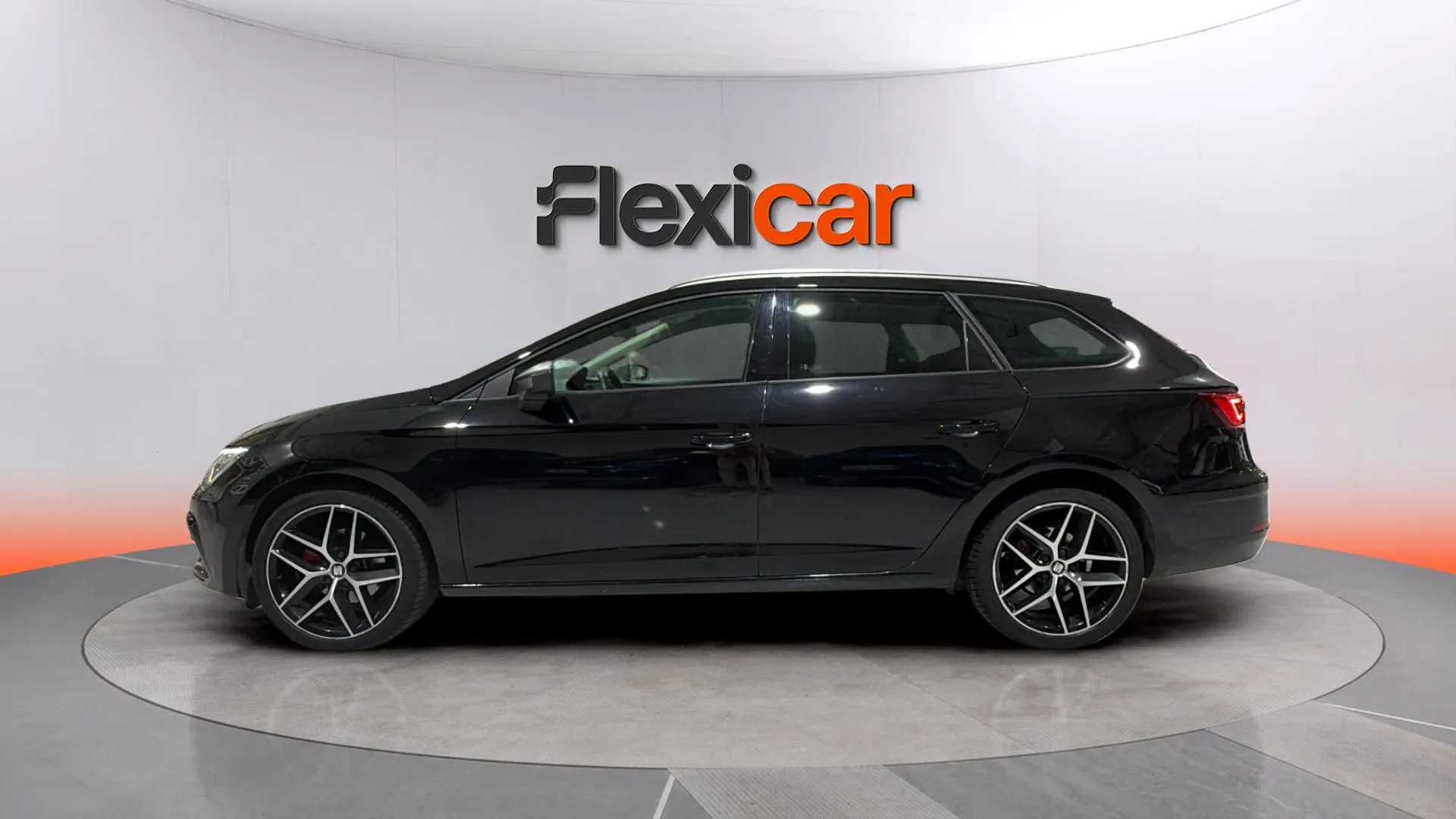 SEAT León ST 2.0 TDI DSG-7 FR - foto 4
