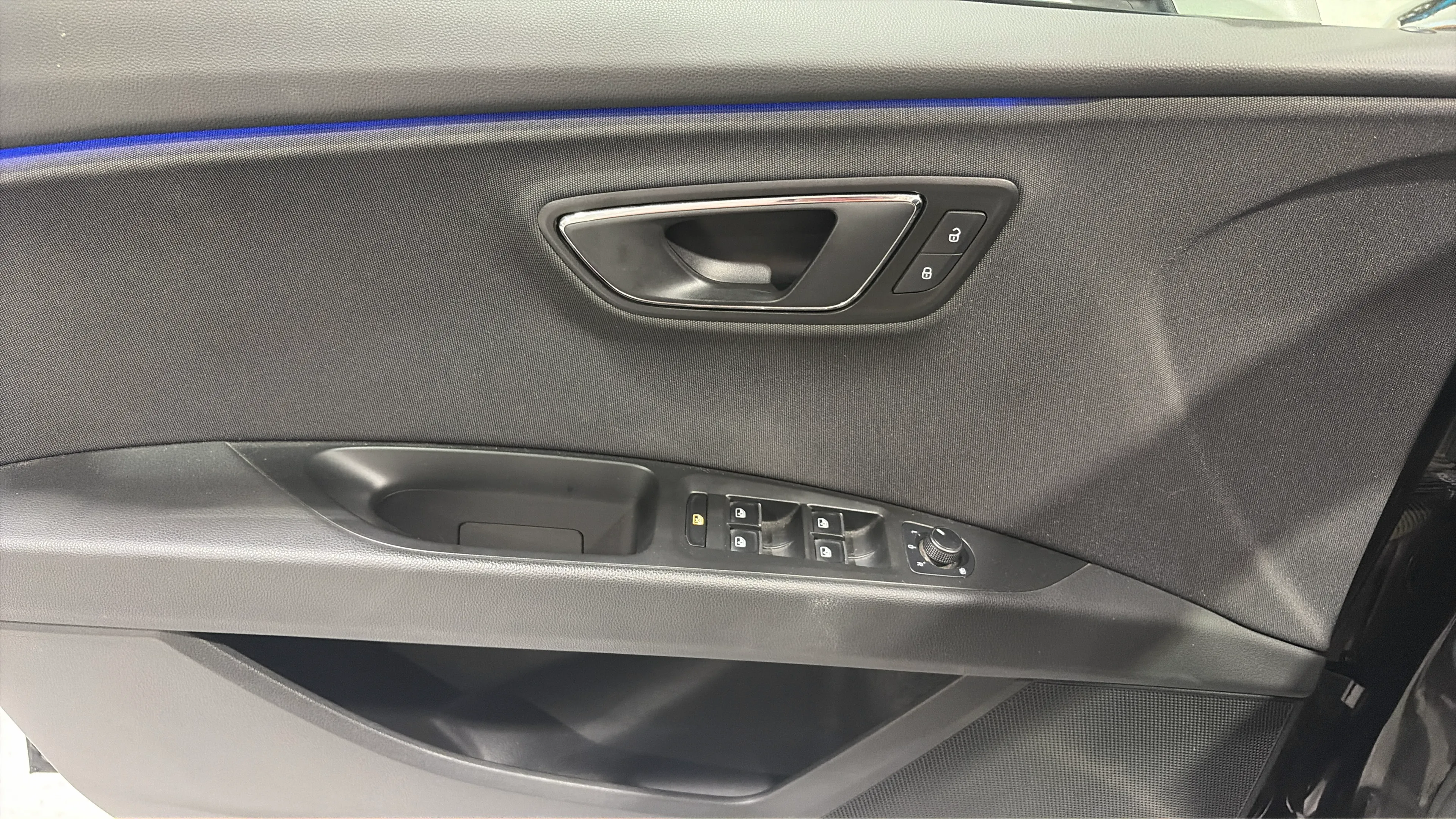 SEAT León ST 2.0 TDI DSG-7 FR - foto 19