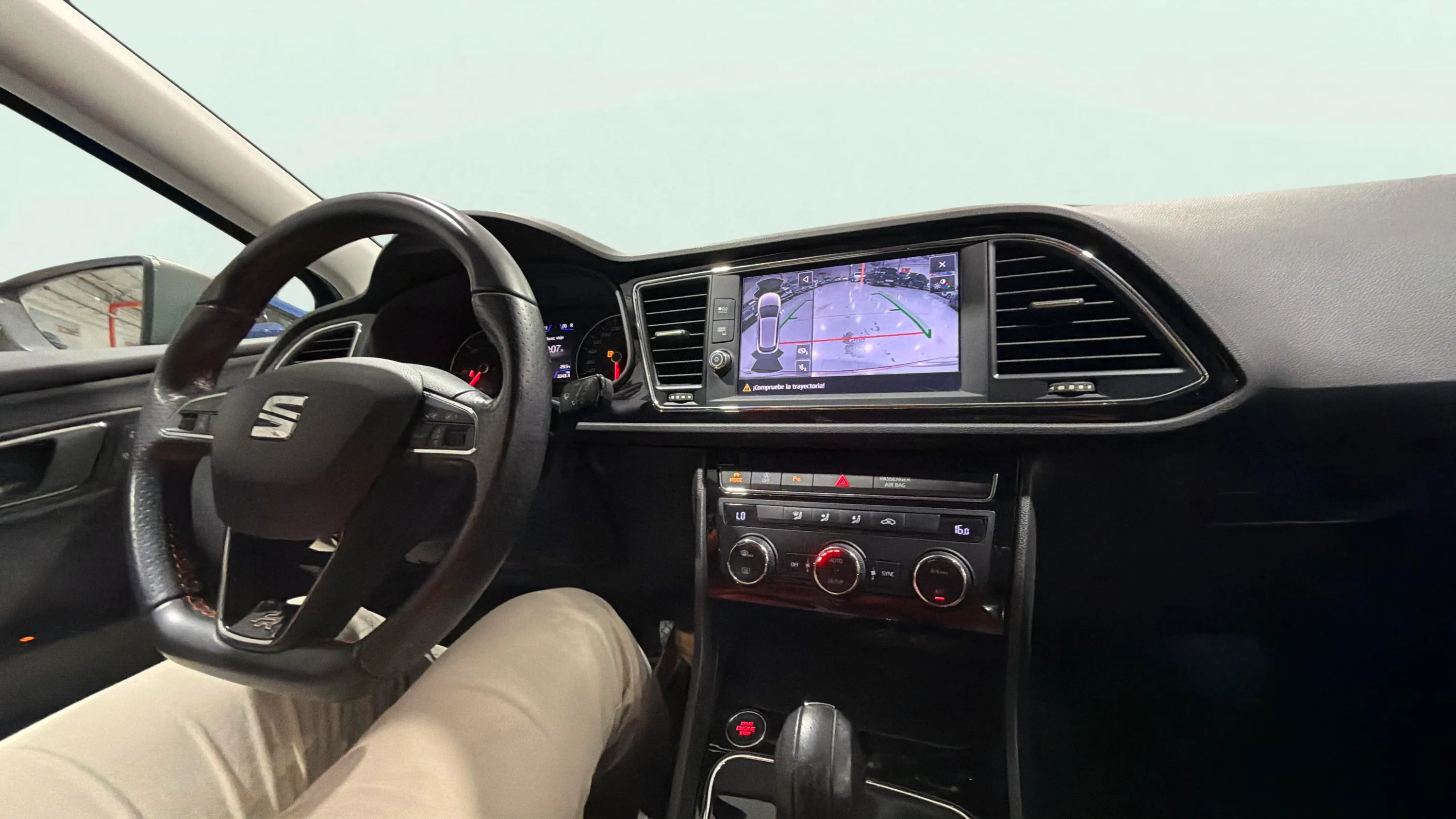 SEAT León ST 2.0 TDI DSG-7 FR - foto 24