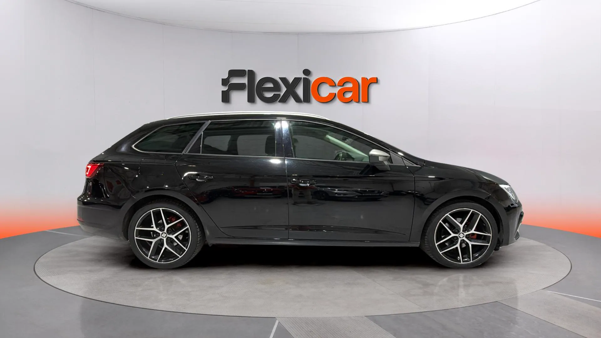 SEAT León ST 2.0 TDI DSG-7 FR - foto 8