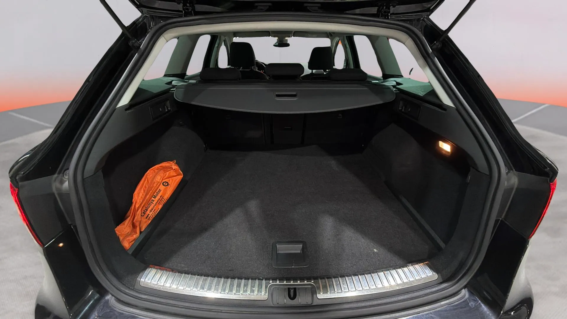 SEAT León ST 2.0 TDI DSG-7 FR - foto 13