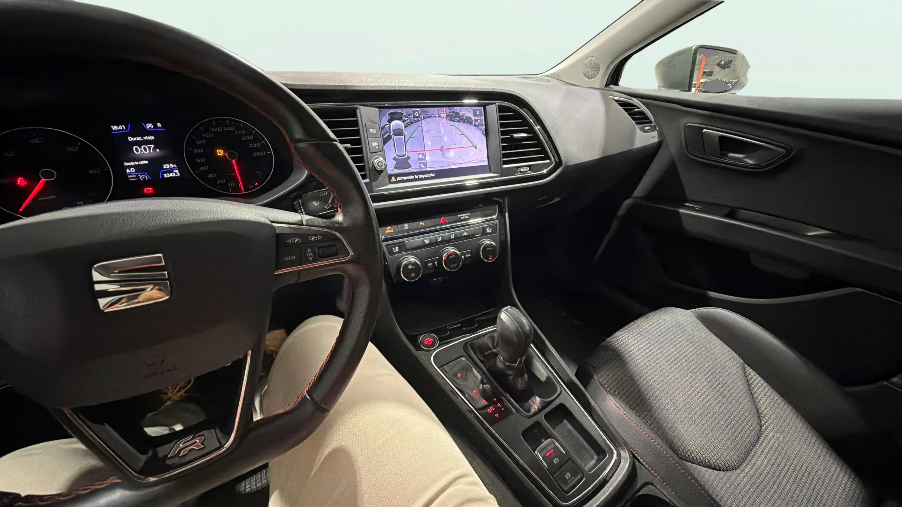 SEAT León ST 2.0 TDI DSG-7 FR - foto 26