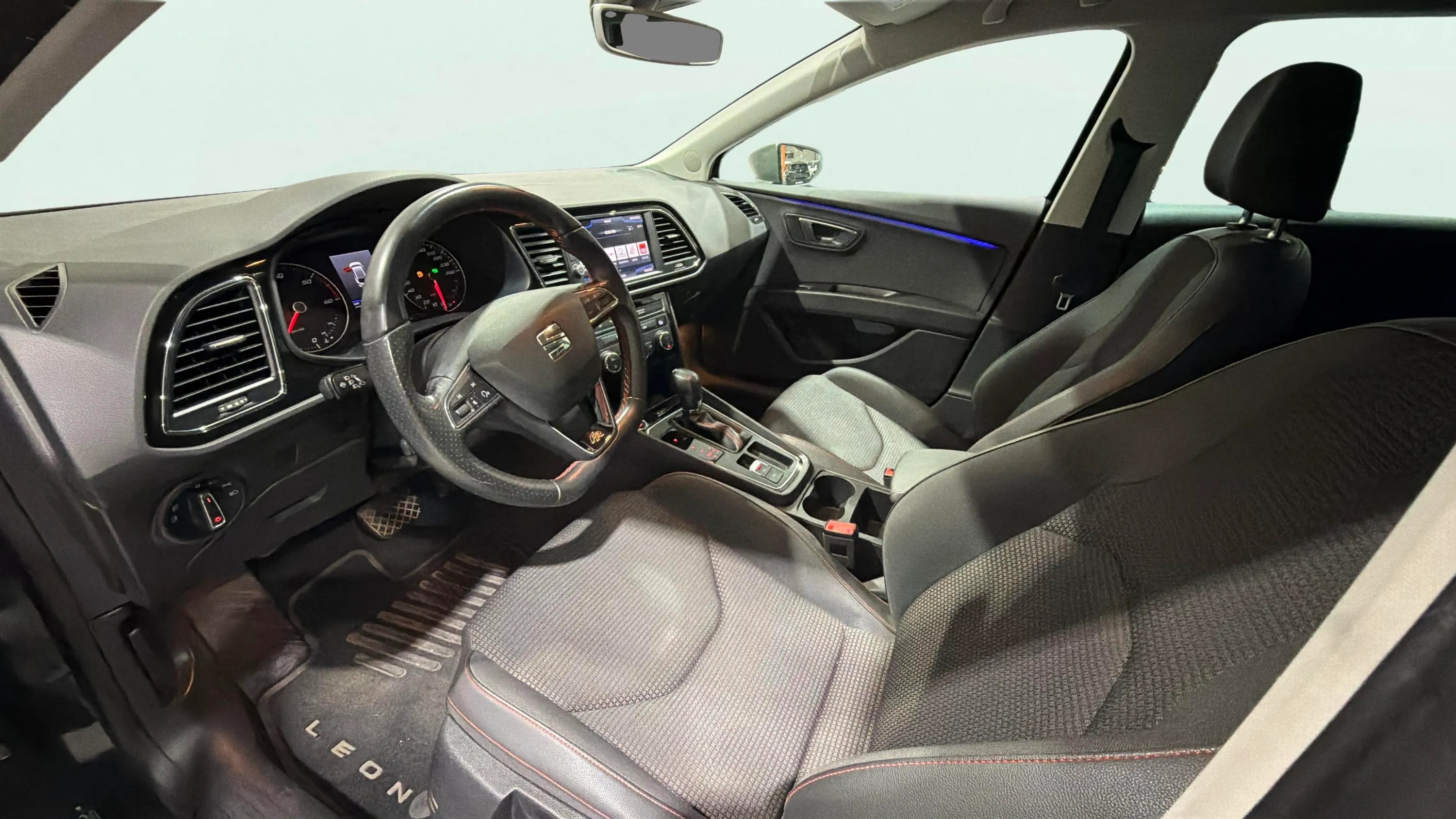 SEAT León ST 2.0 TDI DSG-7 FR - foto 15