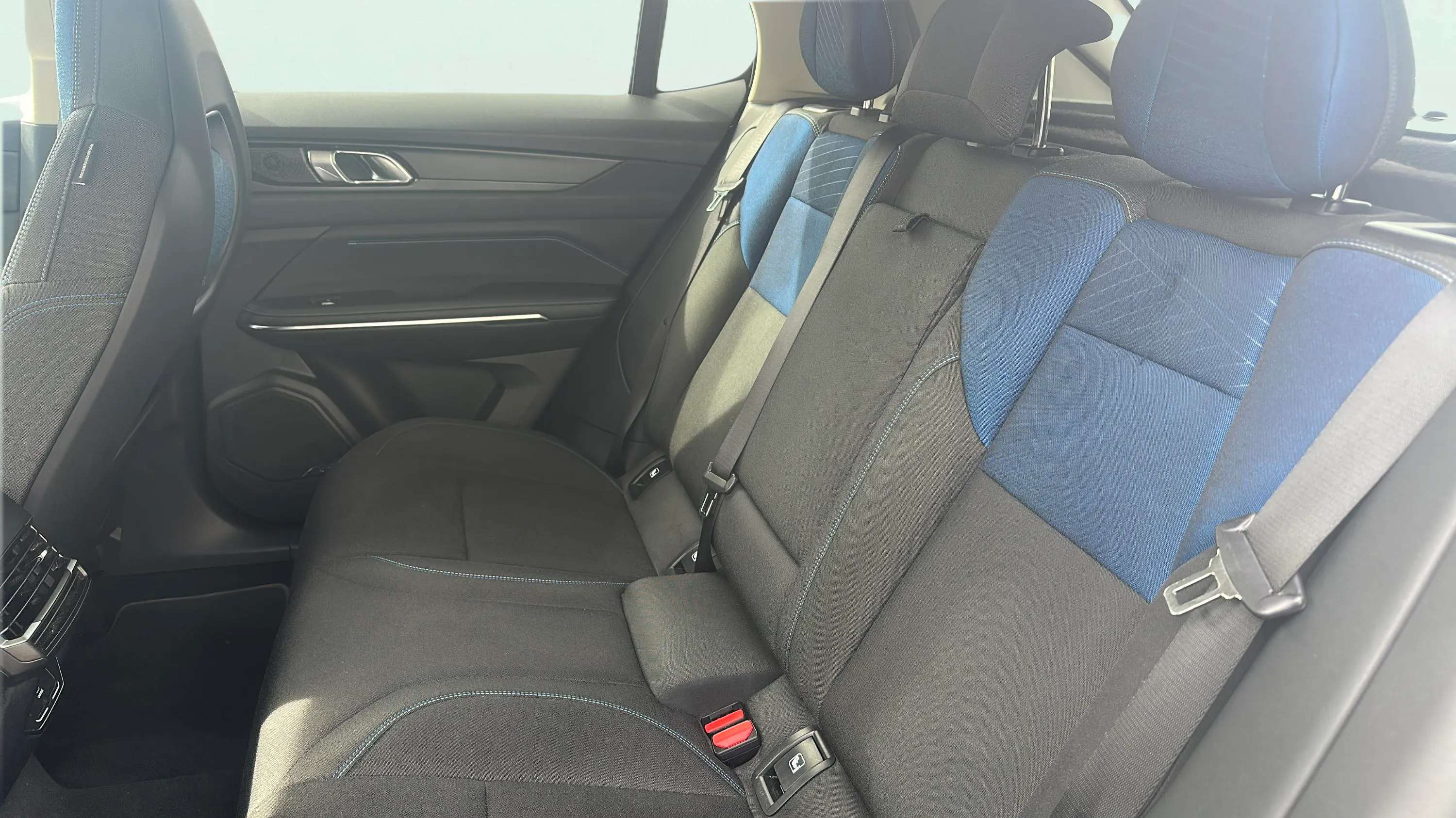 Lynk & Co 01 1.5 PHEV - foto 16