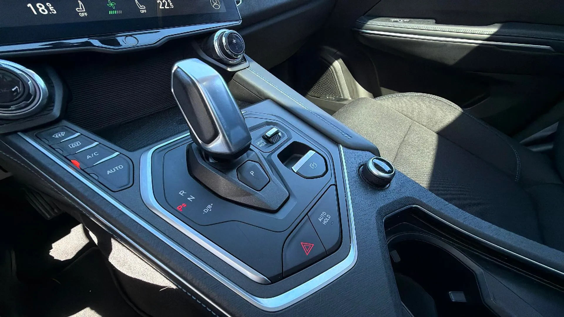 Lynk & Co 01 1.5 PHEV 6. - foto 23