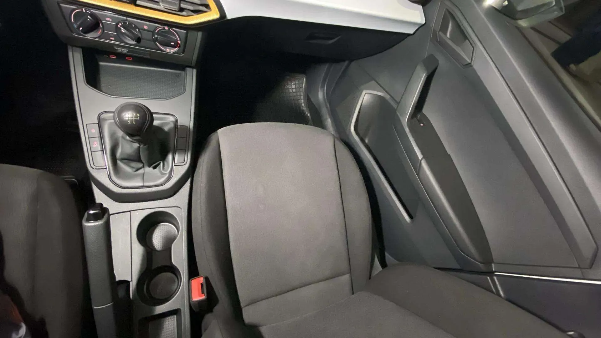 SEAT Ibiza 1.0 MPI Reference - foto 31