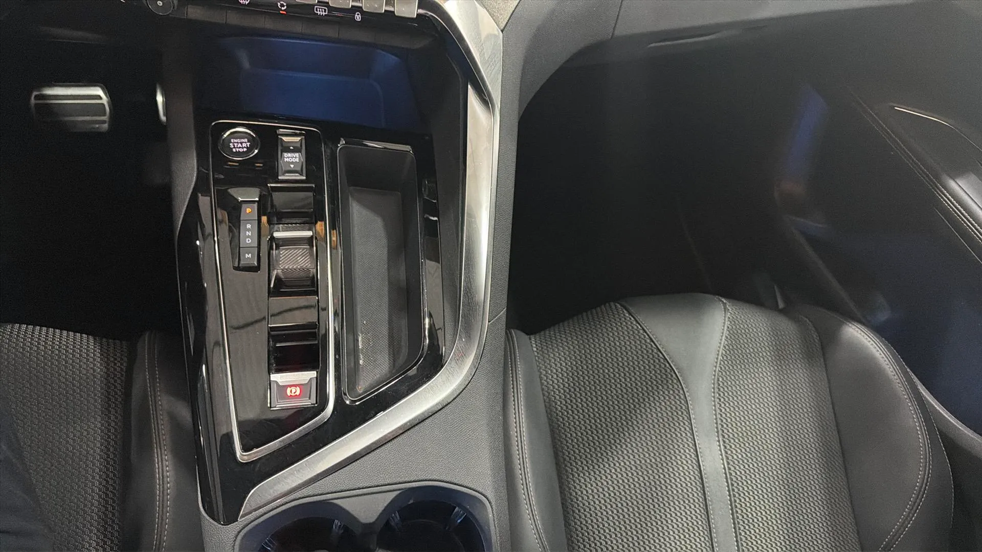 Peugeot 5008 1.2 PureTech Active Pack EAT8 - foto 18
