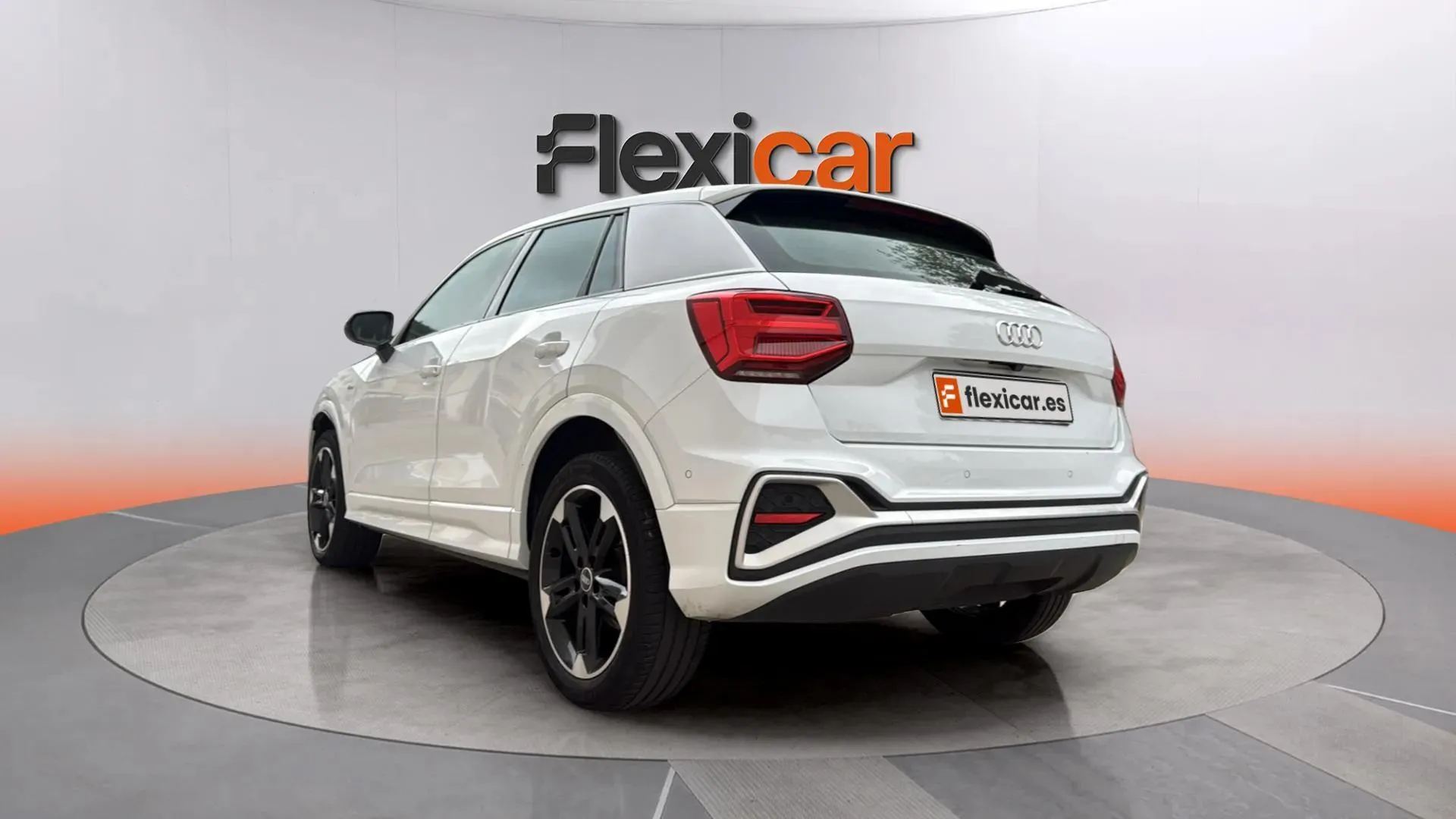 Audi Q2 S line 30 TDI - foto 6