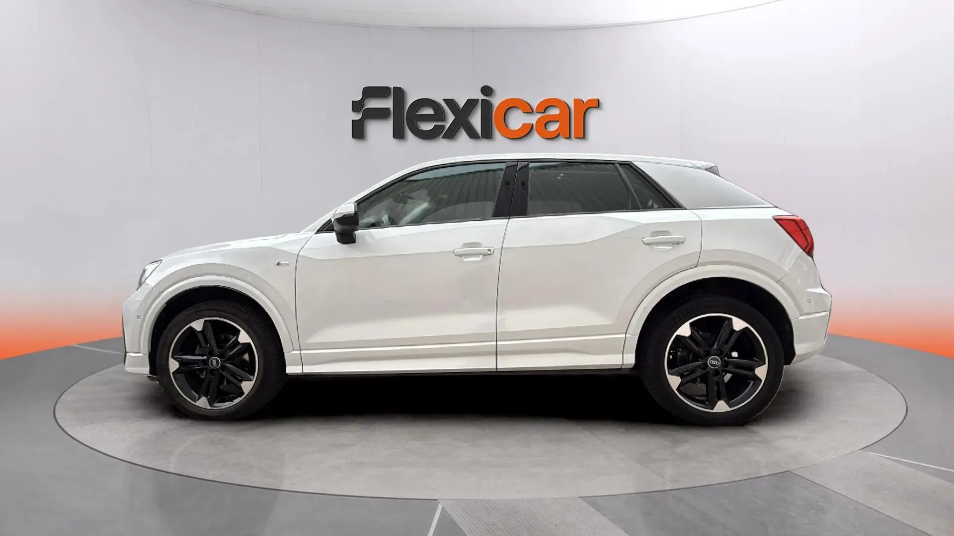Audi Q2 S line 30 TDI - foto 5