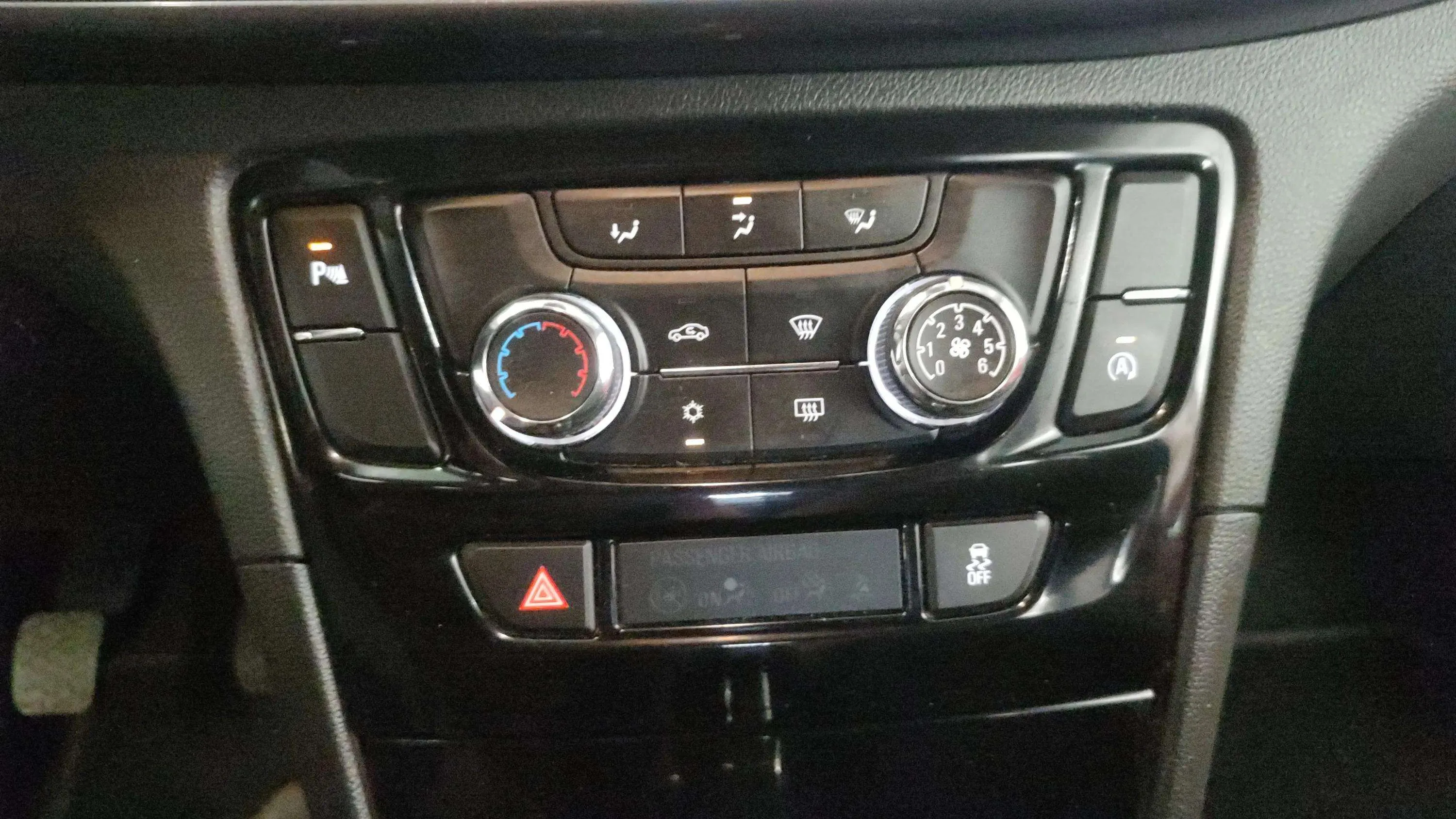 Opel Mokka 1.6 CDTi 4x2 Selective - foto 19