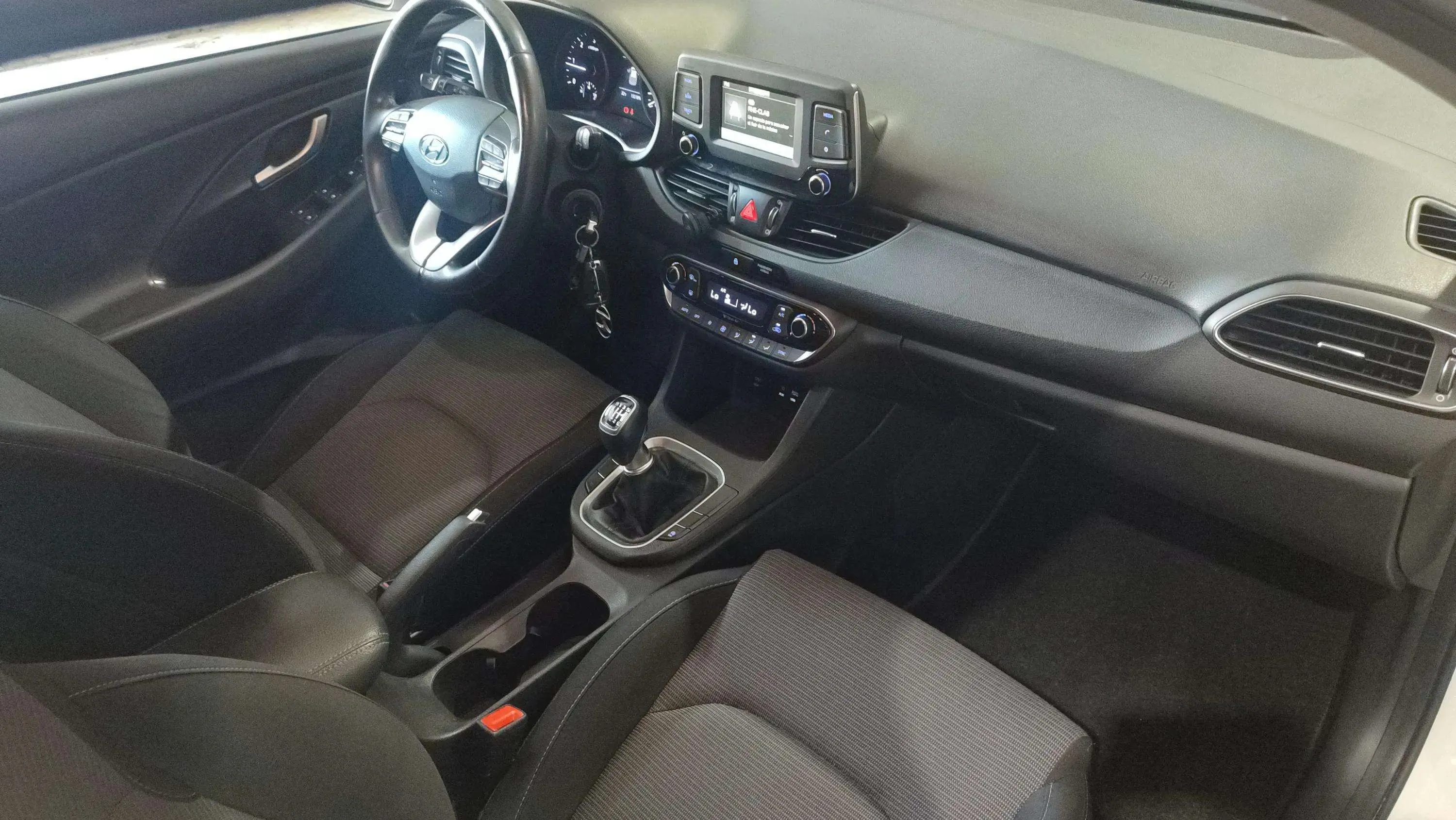 Hyundai i30 1.6 CRDi Klass LE - foto 21