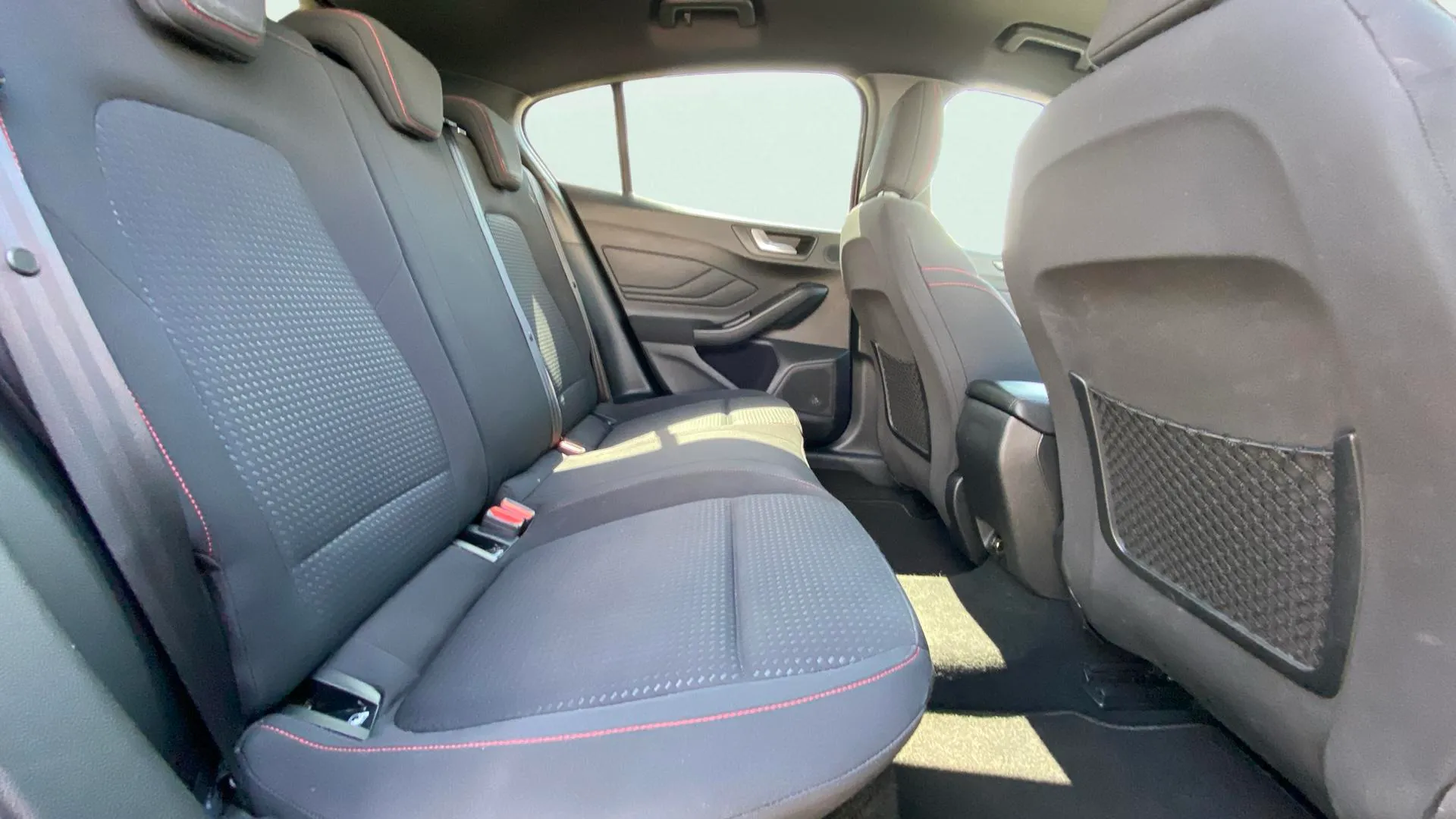 Ford Focus 1.5 EcoBlue ST-Line - foto 12