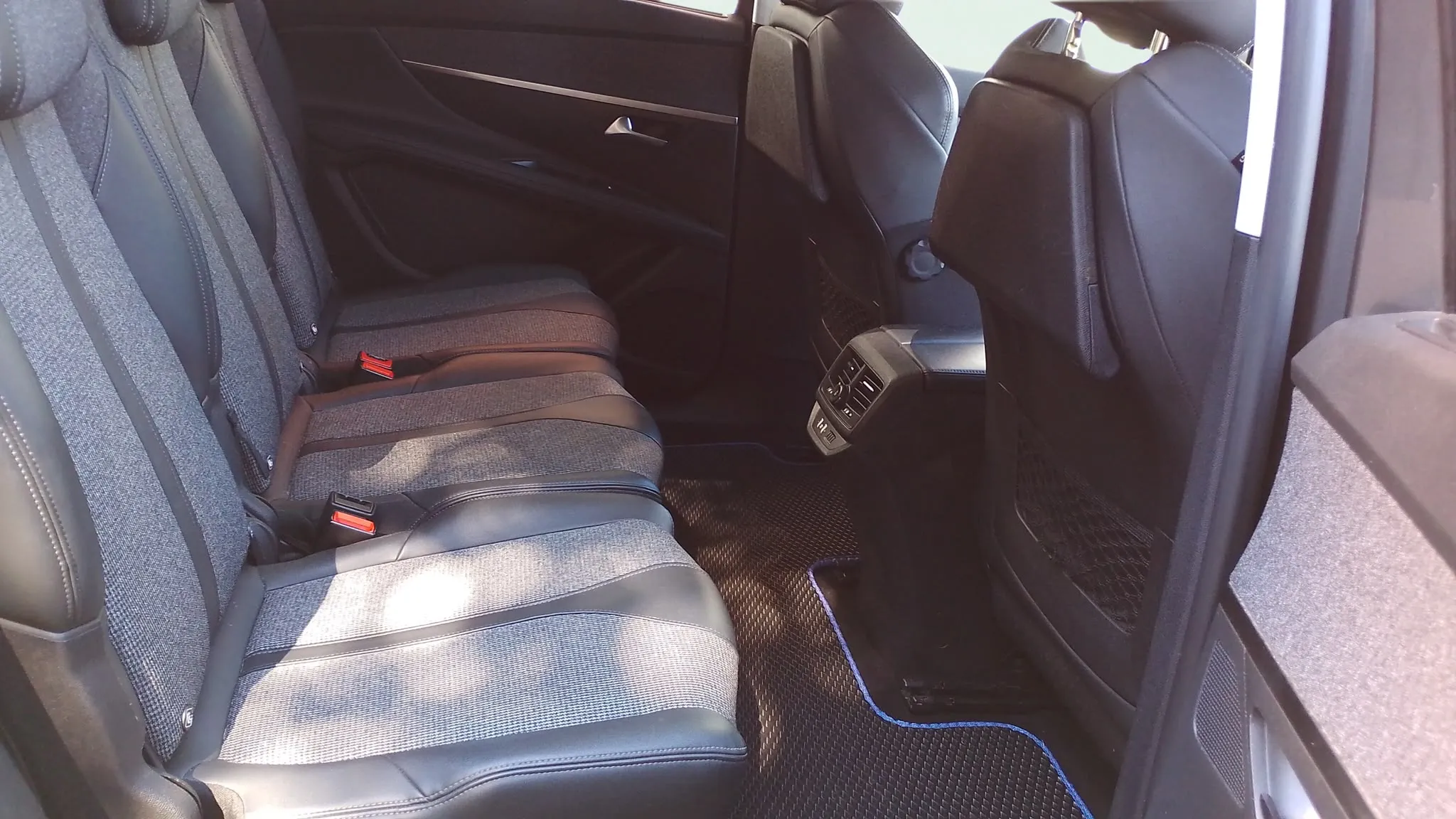 Peugeot 5008 Allure 1.2L PureTech - foto 13