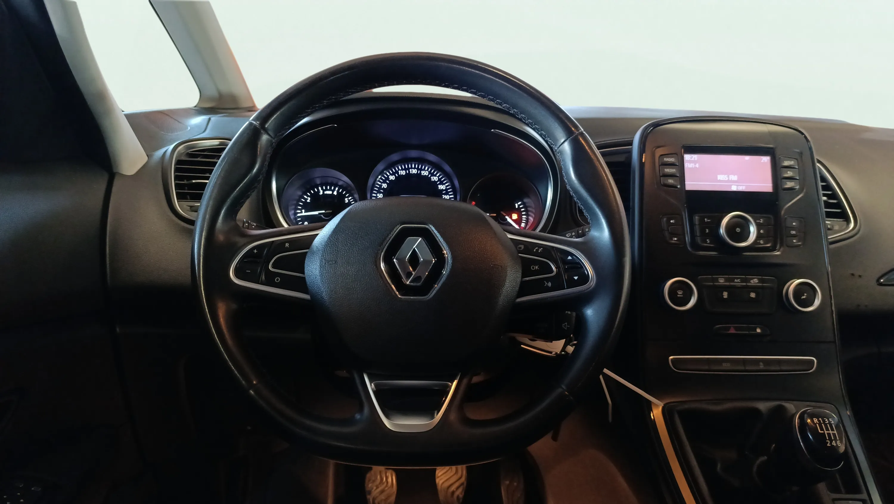 Renault Scénic Life TCe GPF - foto 10