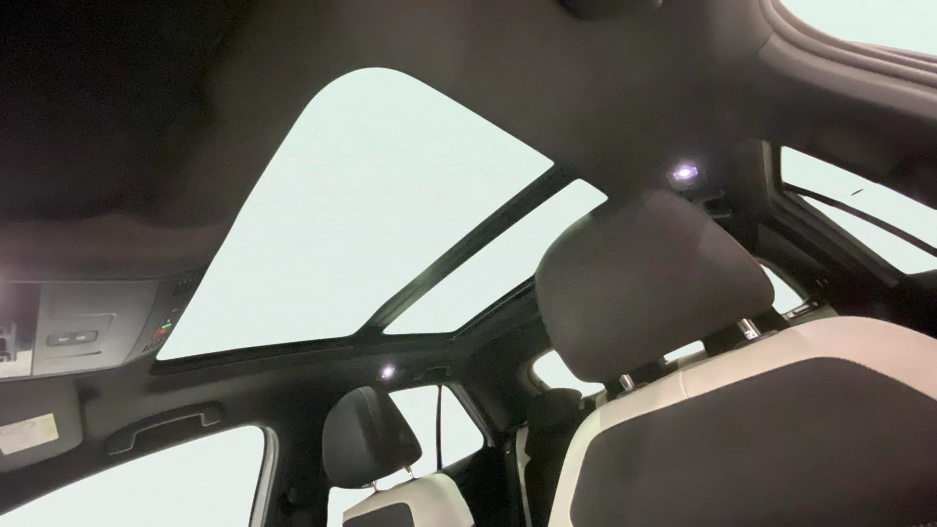 Volkswagen T-Roc Sport 2.0 TSI 4 Motion DSG - foto 17