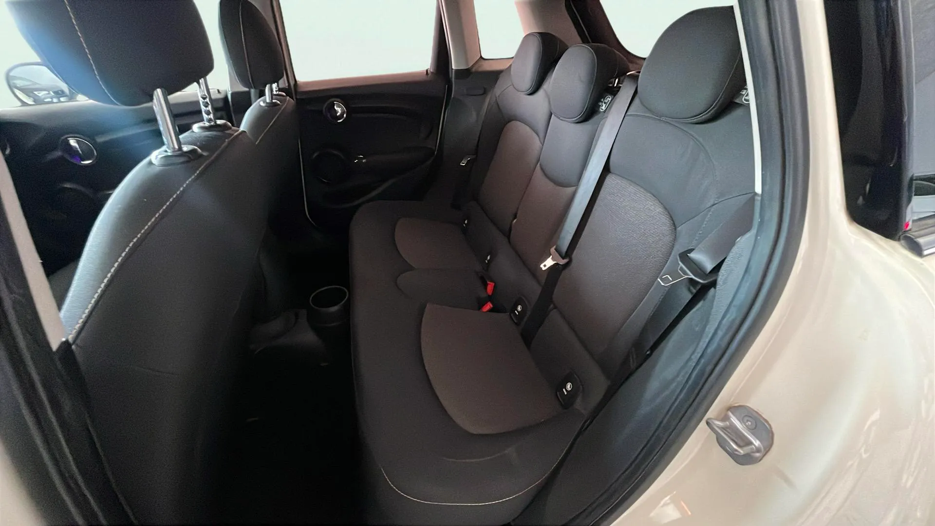 MINI Cooper One D - foto 13
