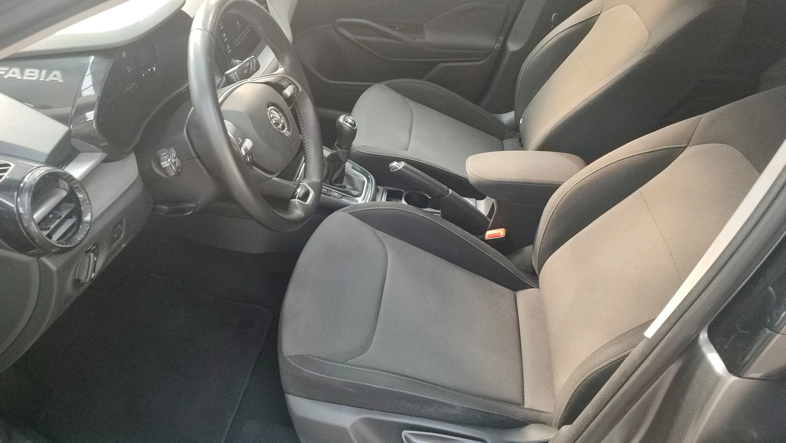 Škoda Fabia 1.0 MPI Selection - foto 18
