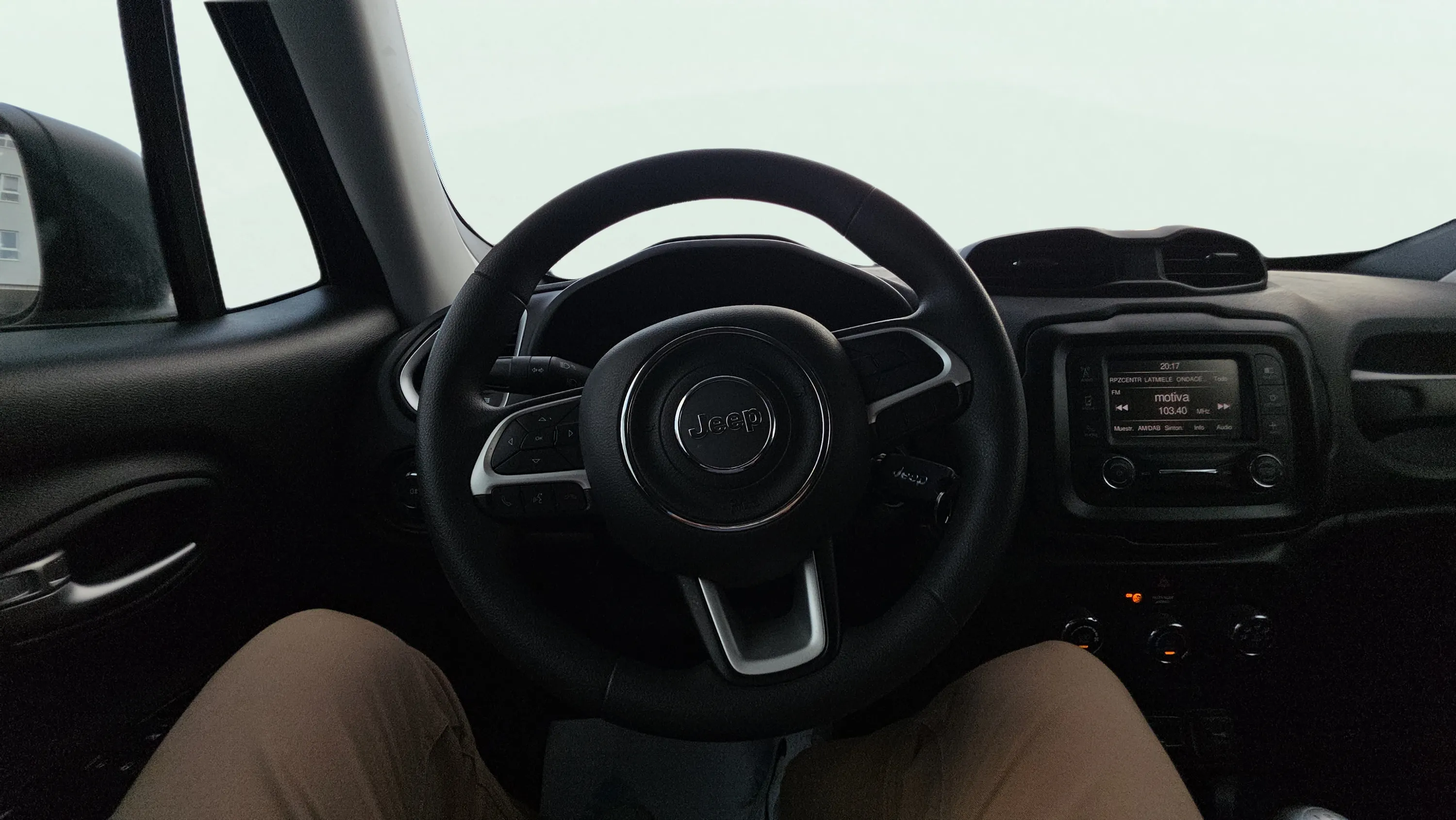 Jeep Renegade 1.6 E-Torq Sport FWD E6 - foto 12