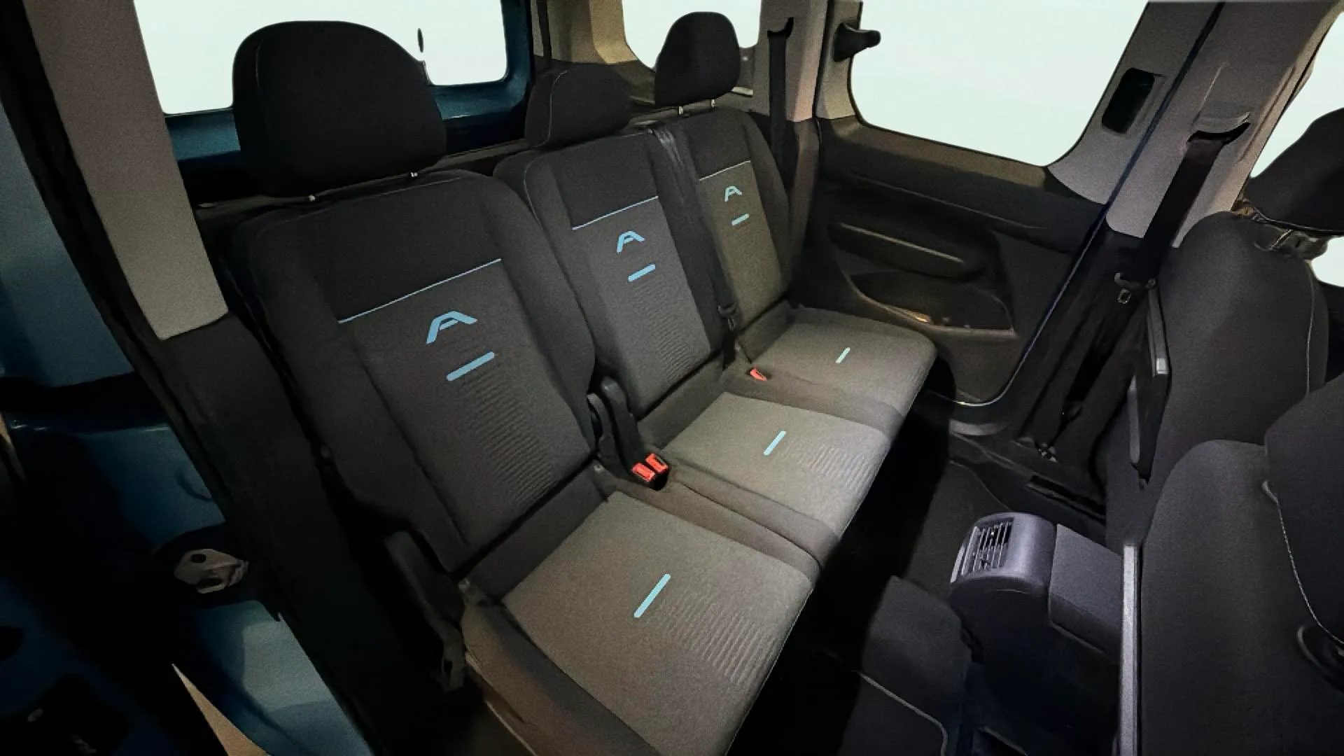 Ford Tourneo Connect 2.0 EcoBlue Active - foto 19