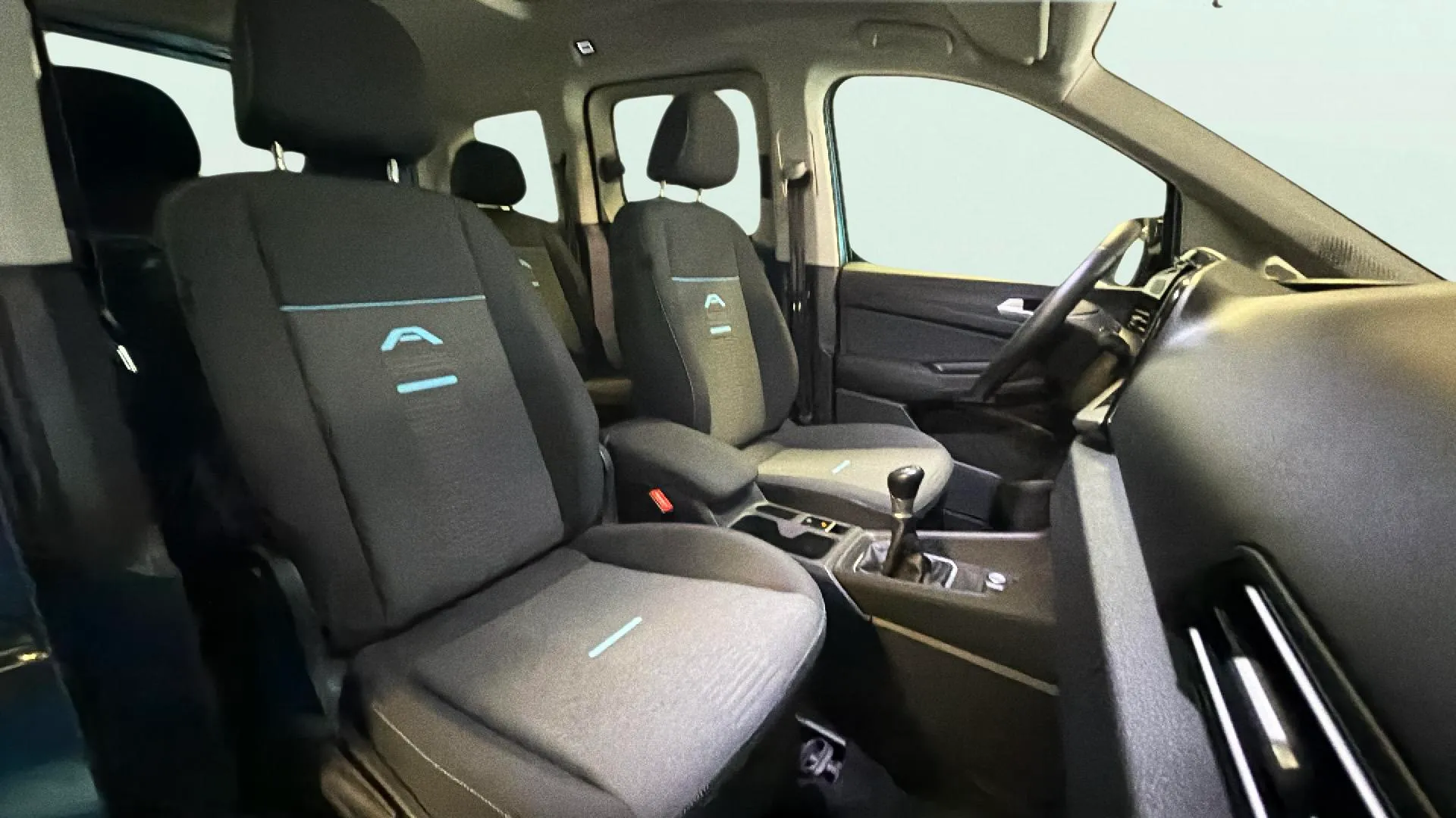 Ford Tourneo Connect 2.0 EcoBlue Active - foto 17