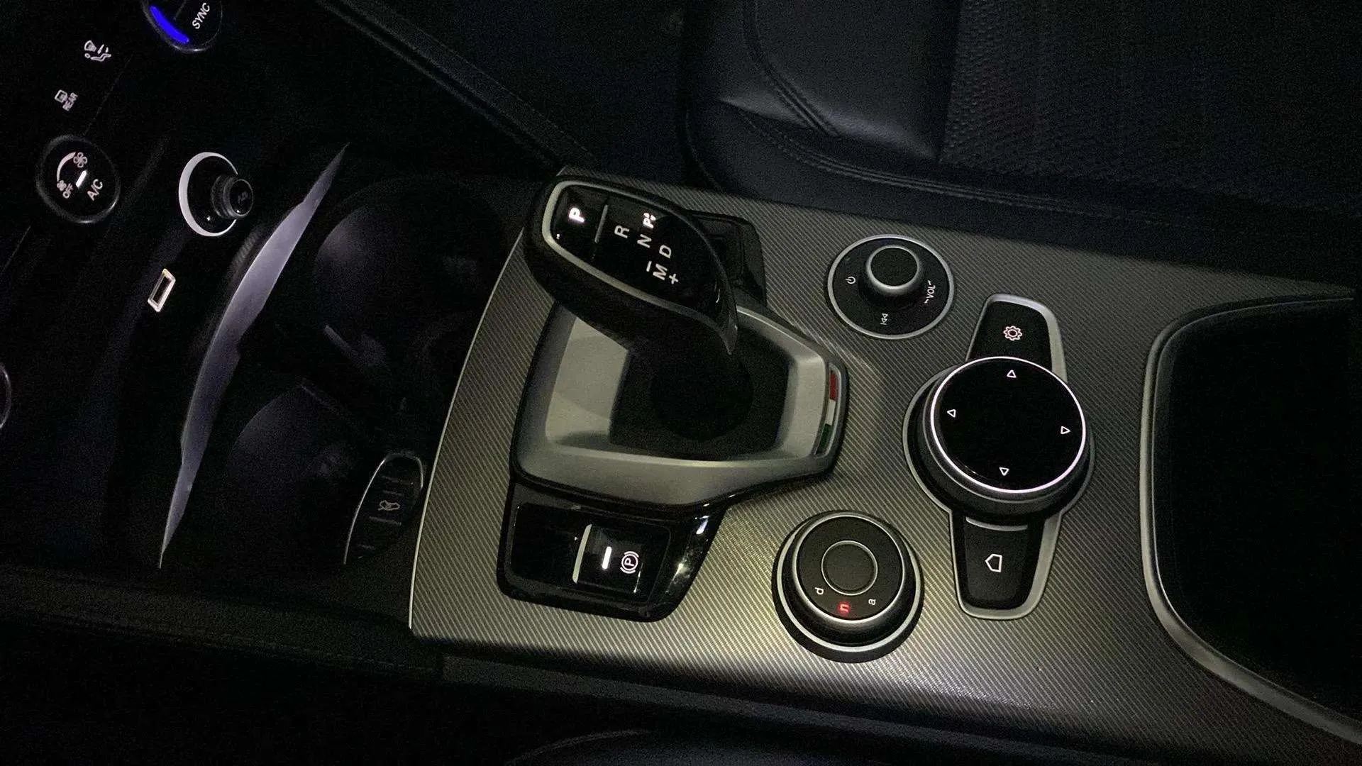 Alfa Romeo Stelvio 2.0 Gasolina Sprint Q4 - foto 17