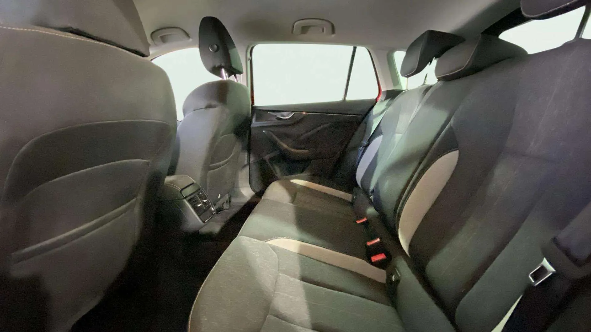 Škoda Scala 1.0 TSI DSG Ambition - foto 16