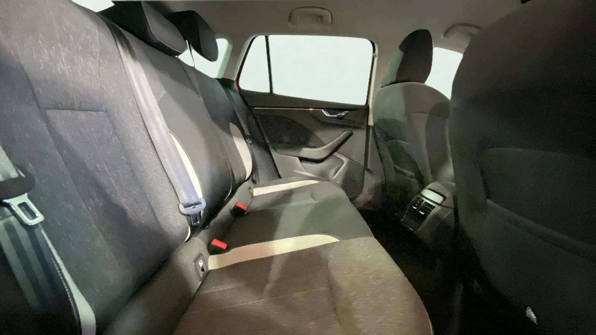 Škoda Scala 1.0 TSI DSG Ambition - foto 15