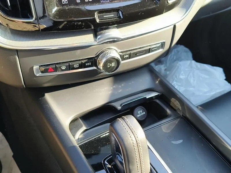 Volvo XC60 2.0 T6 AWD Recharge R-Design - foto 12