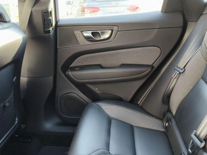 Volvo XC60 2.0 T6 AWD Recharge R-Design - foto 36