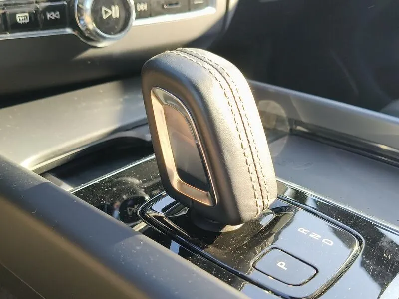 Volvo XC60 2.0 T6 AWD Recharge R-Design - foto 14