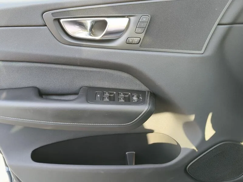 Volvo XC60 2.0 T6 AWD Recharge R-Design - foto 33