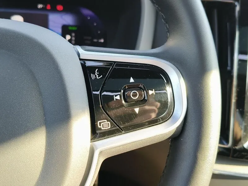 Volvo XC60 2.0 T6 AWD Recharge R-Design - foto 27