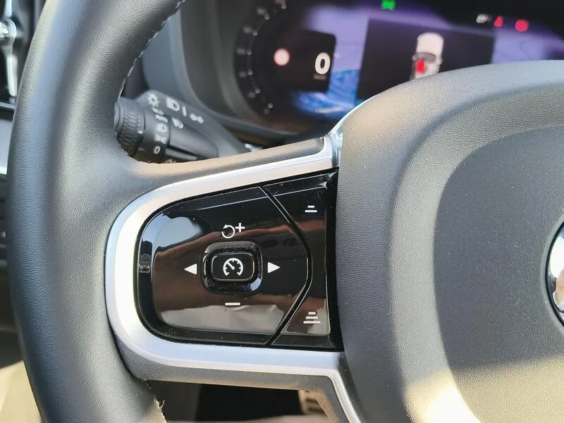 Volvo XC60 2.0 T6 AWD Recharge R-Design - foto 28
