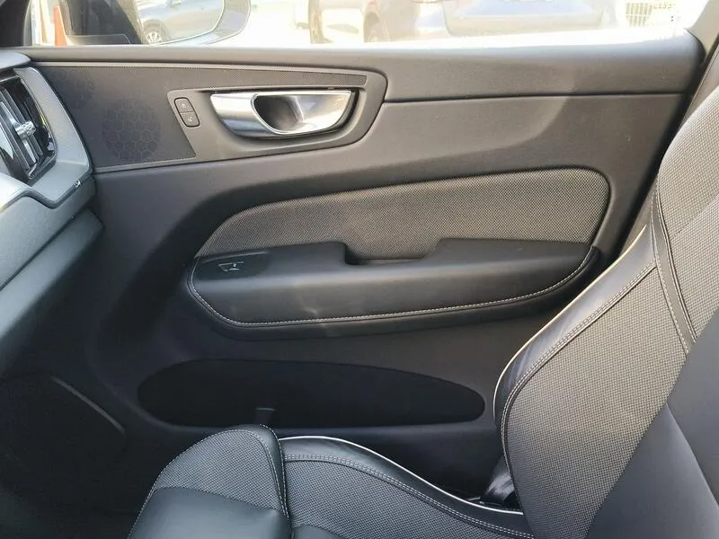 Volvo XC60 2.0 T6 AWD Recharge R-Design - foto 23