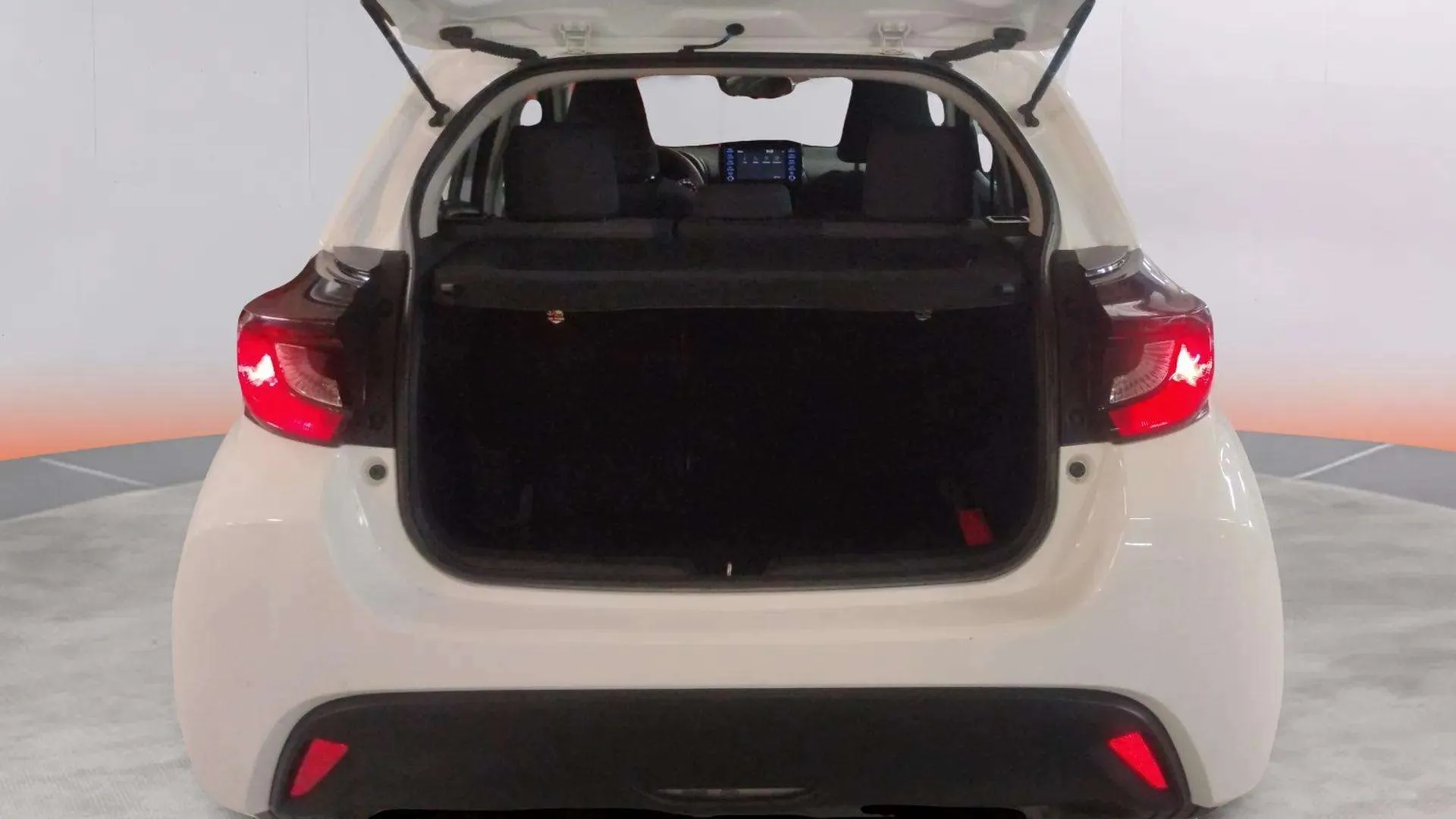 Toyota Yaris 1.0 70 Business - foto 28
