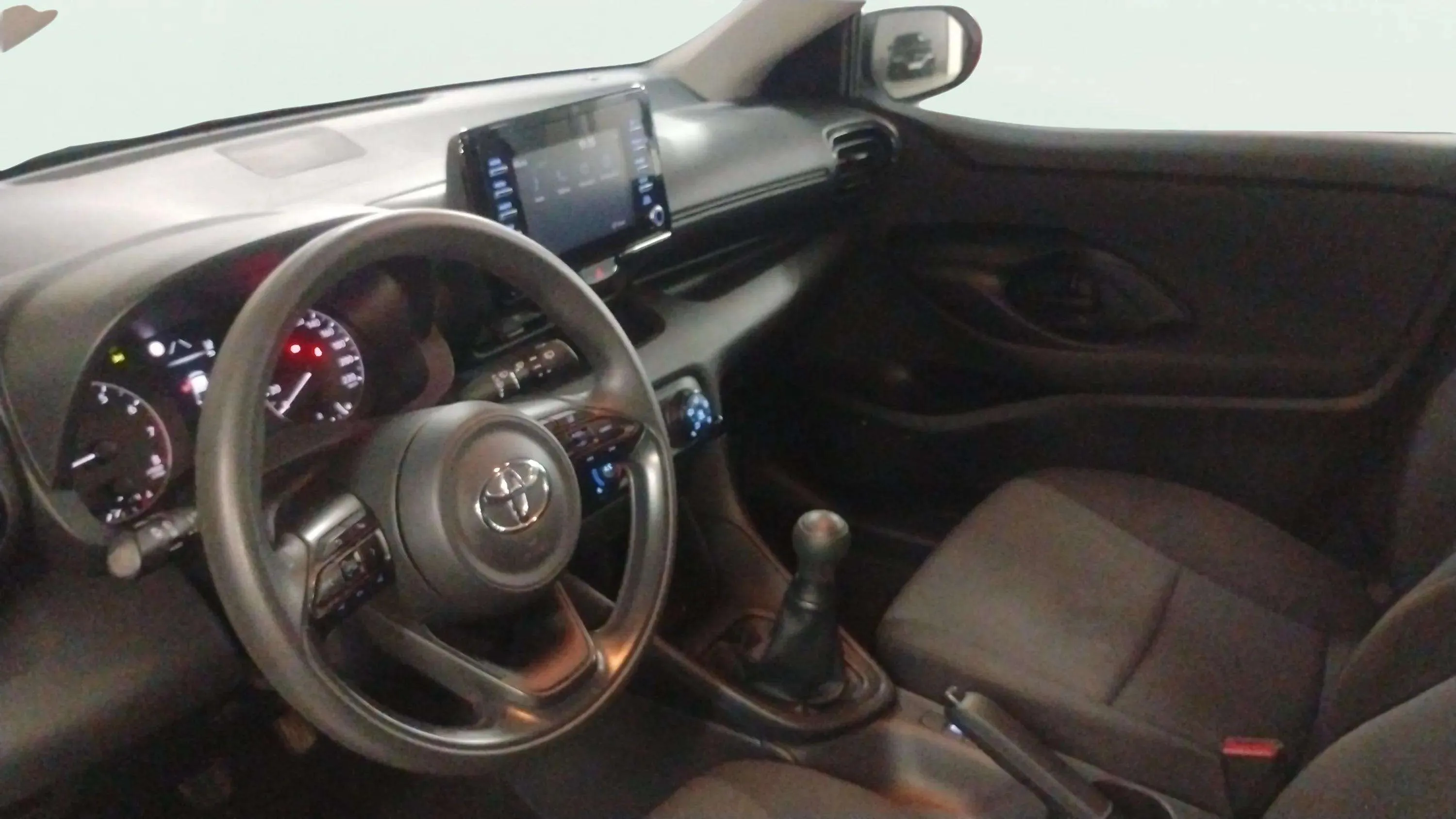 Toyota Yaris 1.0 70 Business - foto 6