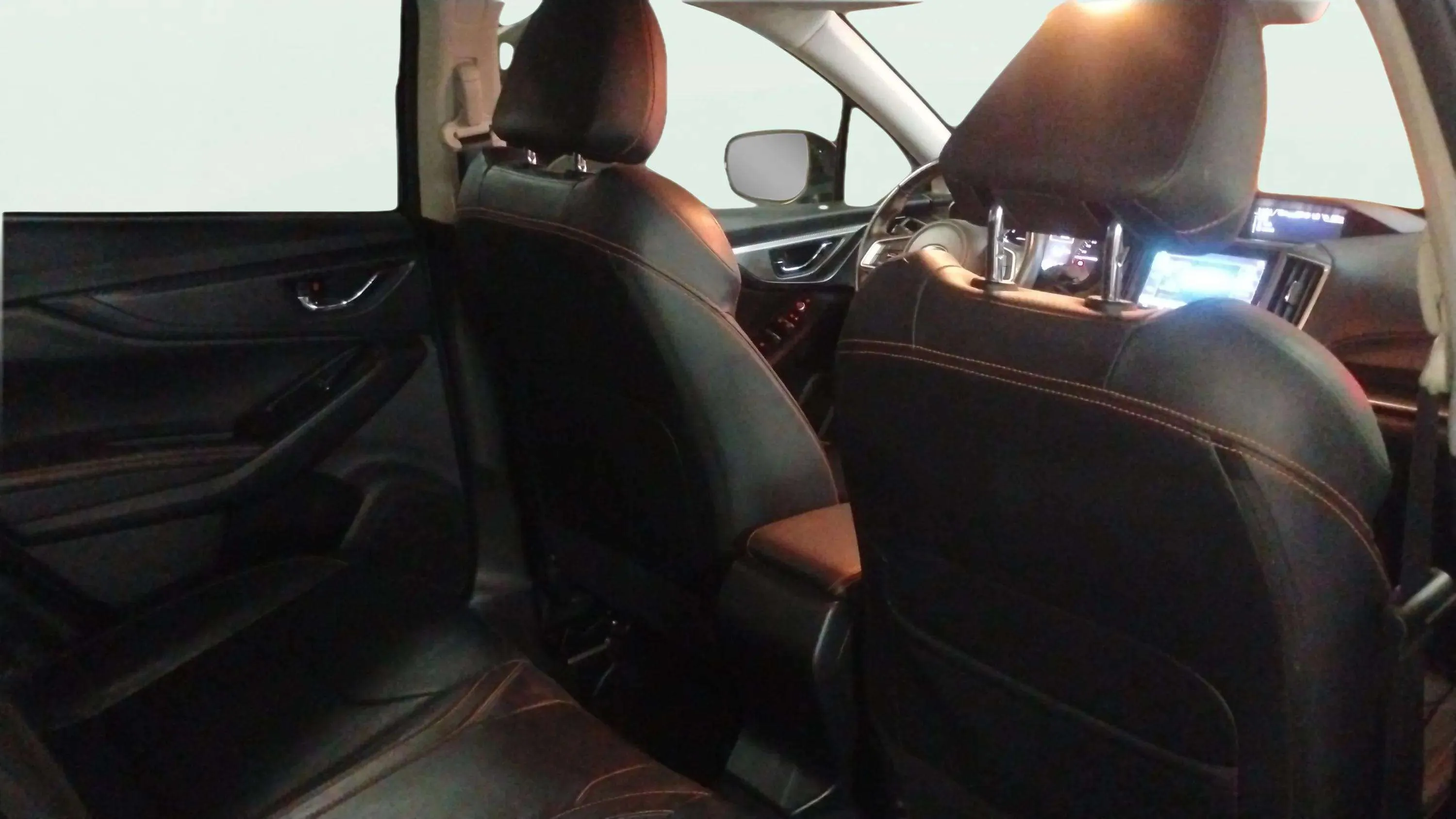Subaru XV 2.0i Hybrid CVT Executive Plus - foto 14