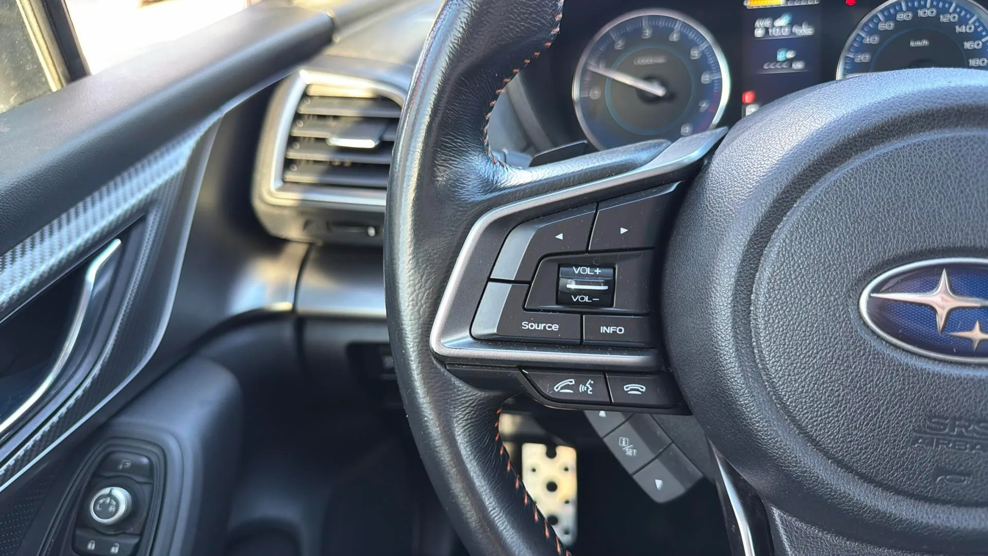 Subaru XV 2.0i Hybrid CVT Executive Plus - foto 12
