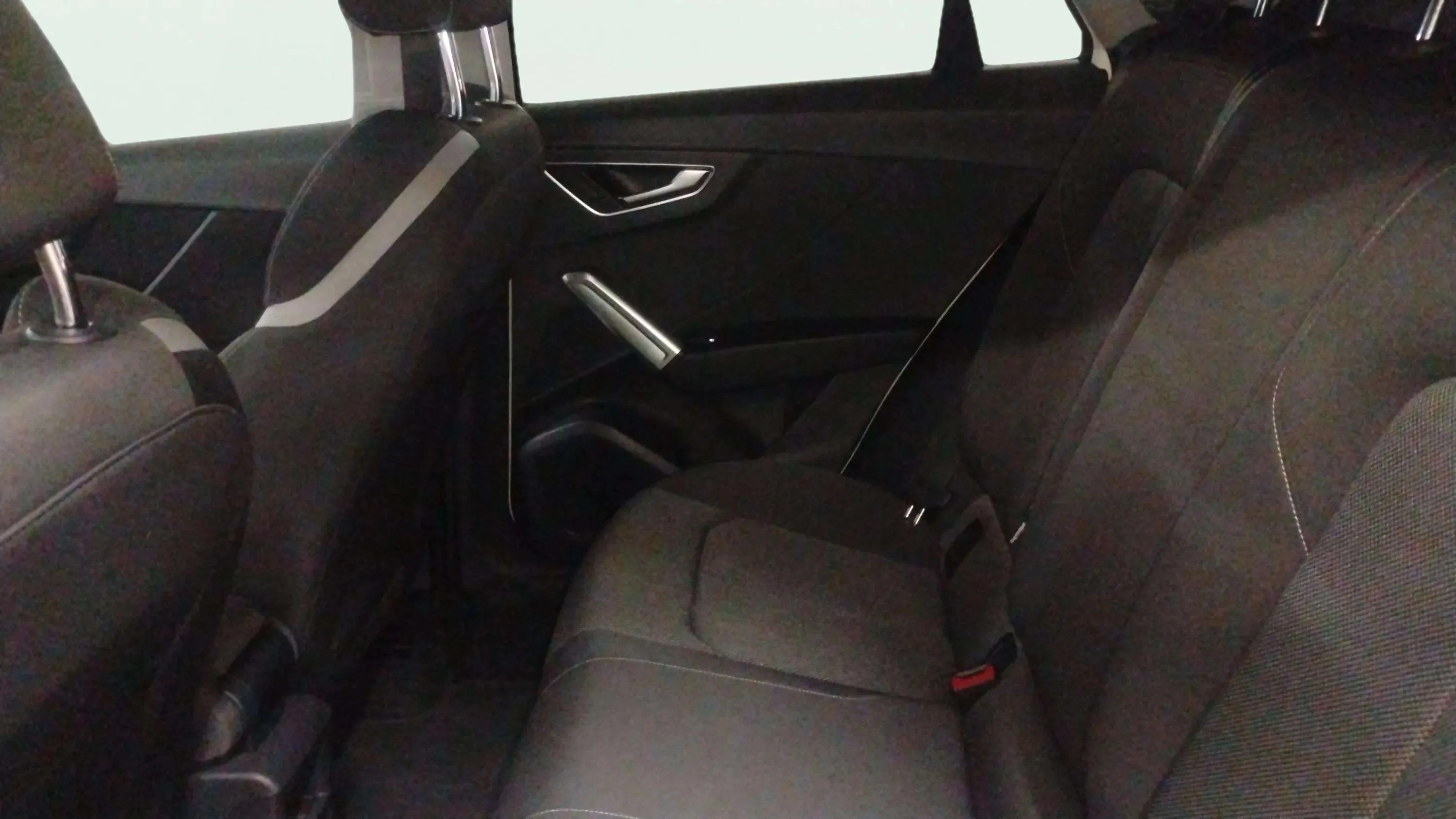 Audi Q2 S line 30 TDI - foto 13