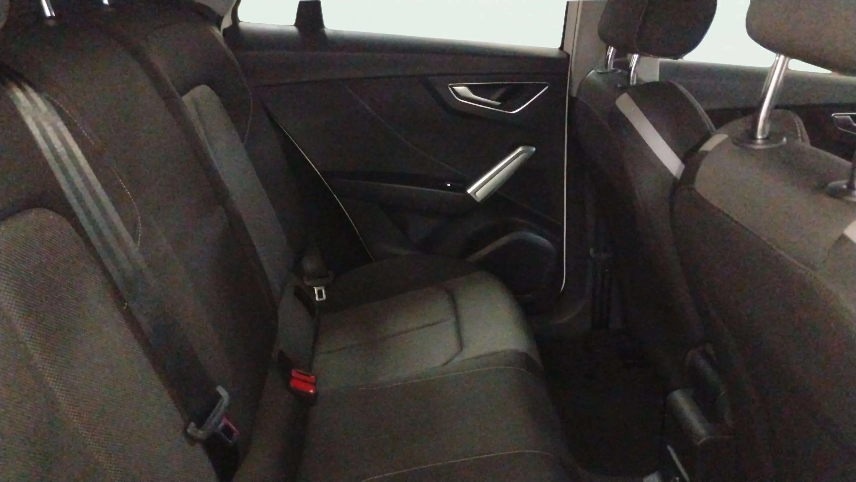 Audi Q2 S line 30 TDI - foto 16