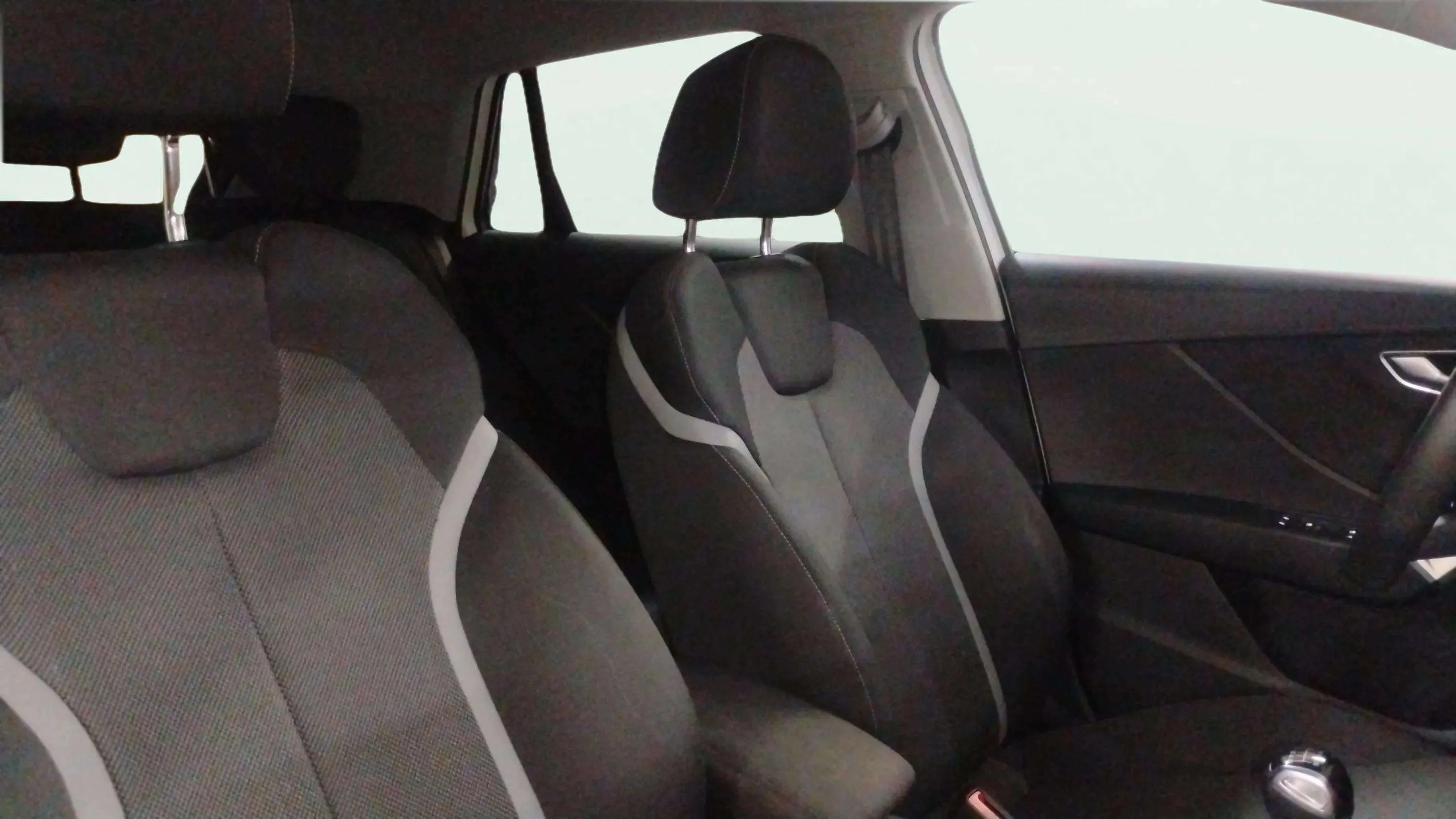 Audi Q2 S line 30 TDI - foto 11