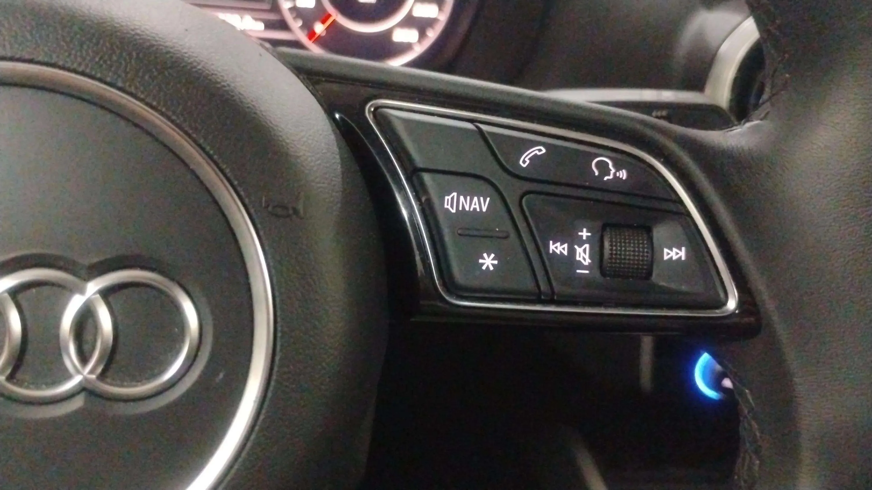 Audi Q2 S line 30 TDI - foto 23