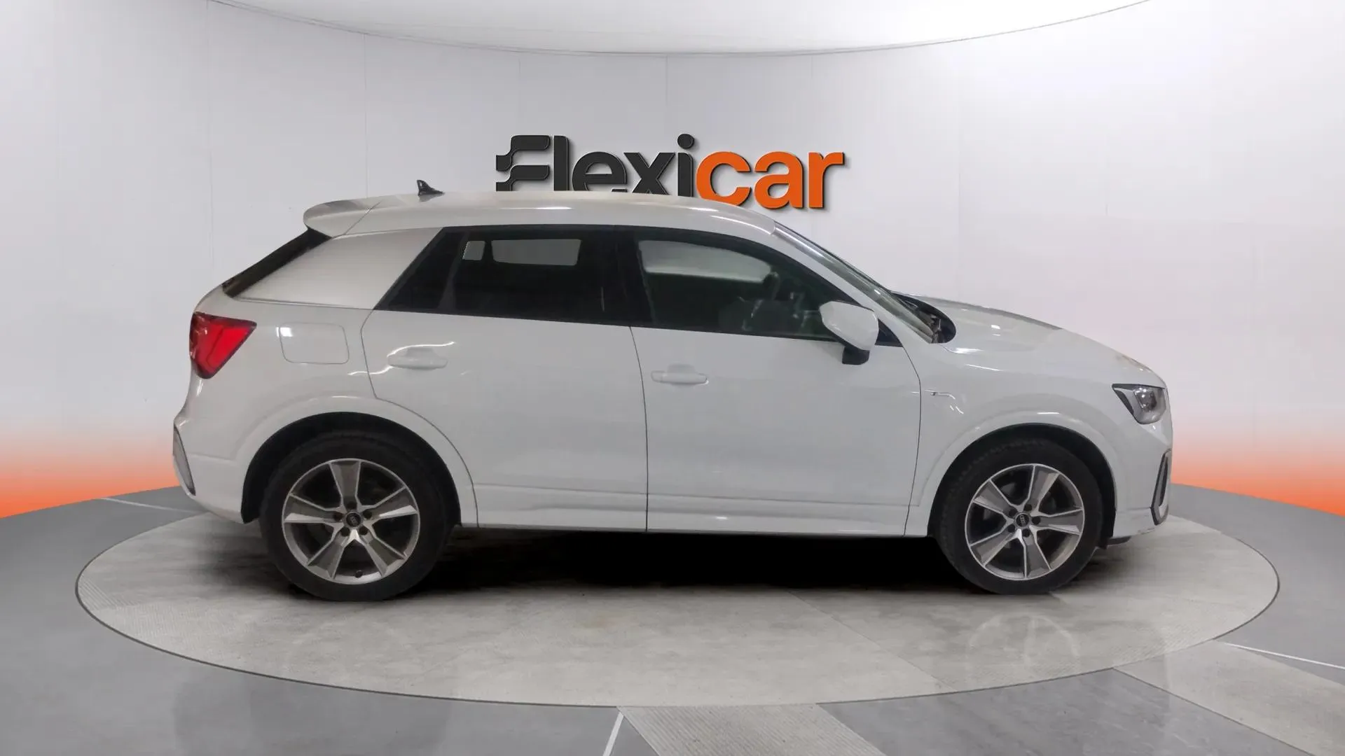 Audi Q2 S line 30 TDI - foto 3